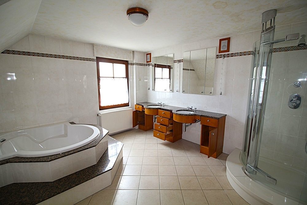 Immobilienangebot - Solingen - Alle - Kernsaniertes Einfamilienhaus mit (Bau)-Grundstück und großem Anbau mit vielen Nutzungsmöglichkeiten