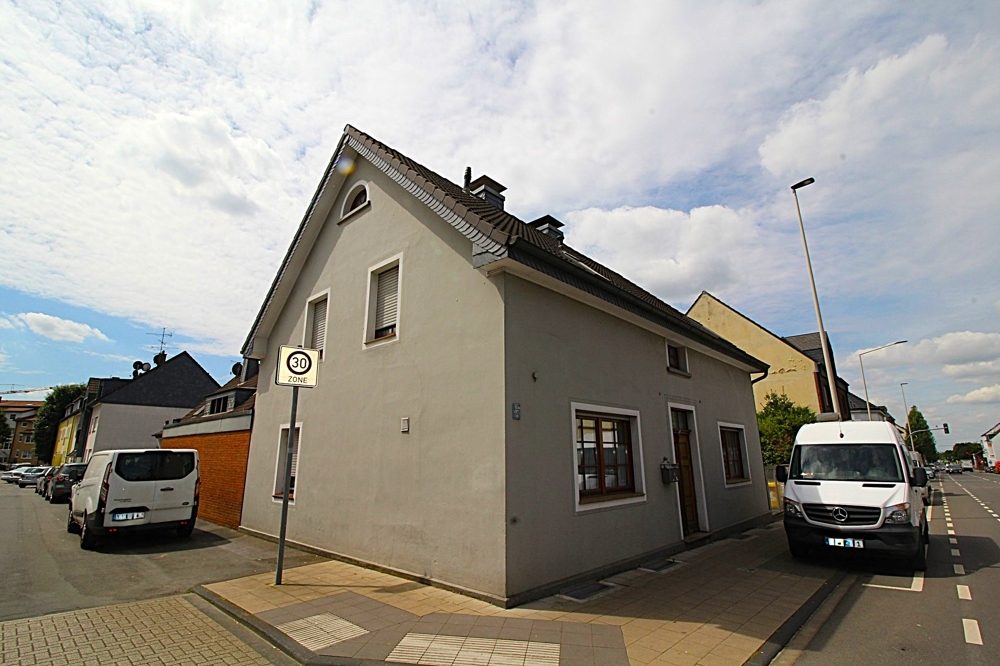 Immobilienangebot - Solingen - Alle - Kernsaniertes Einfamilienhaus mit (Bau)-Grundstück und großem Anbau mit vielen Nutzungsmöglichkeiten