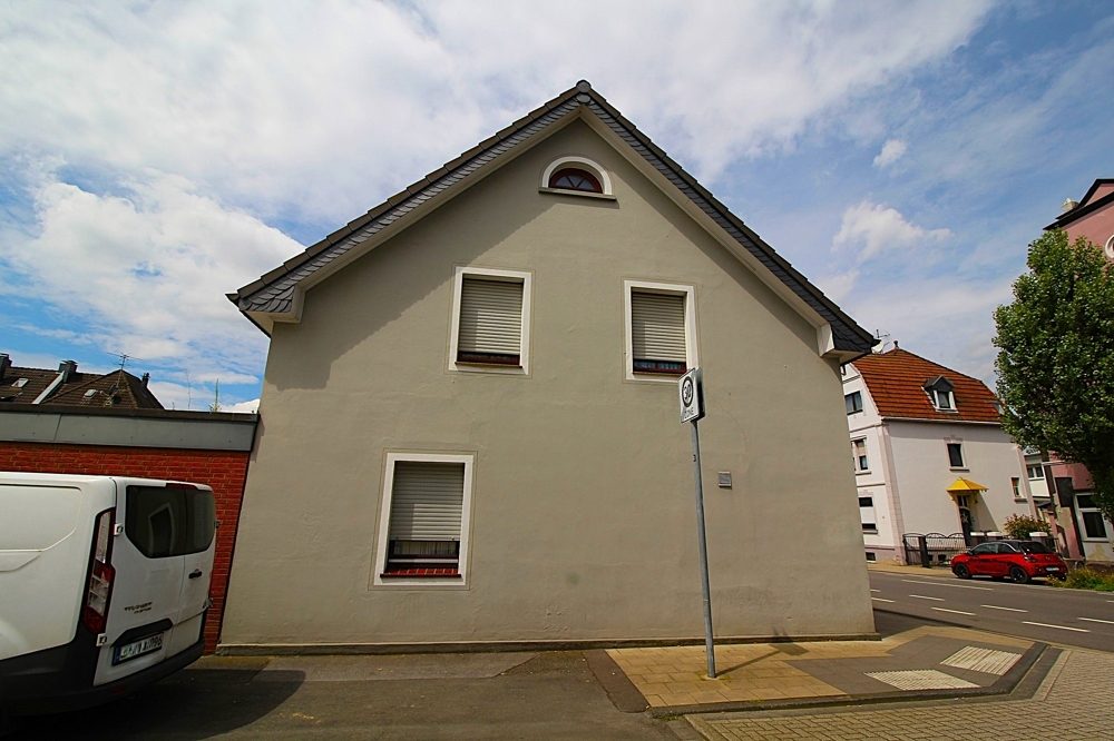 Immobilienangebot - Solingen - Alle - Kernsaniertes Einfamilienhaus mit (Bau)-Grundstück und großem Anbau mit vielen Nutzungsmöglichkeiten