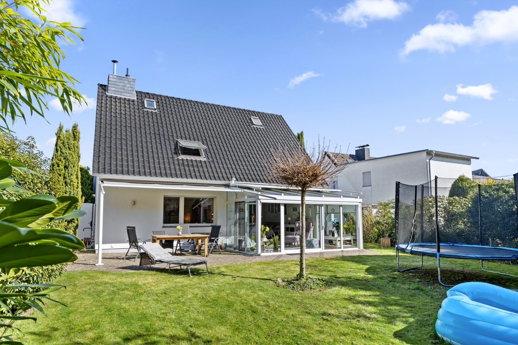 Immobilienangebot - Köln - Alle - Mit 3D-Rundgang & Video: Freistehendes Einfamilienhaus mit guter Raumaufteilung und vielen Highlights!