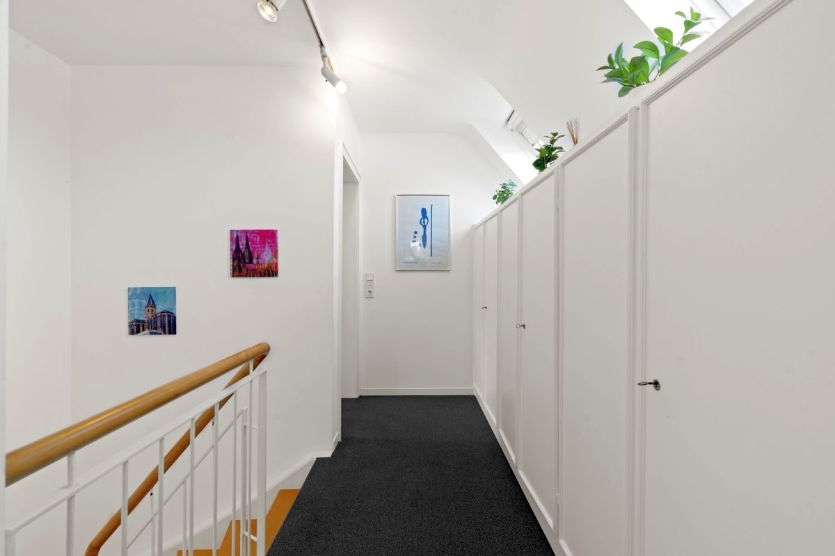 Immobilienangebot - Köln - Alle - Mit 3D-Rundgang & Video: Freistehendes Einfamilienhaus mit guter Raumaufteilung und vielen Highlights!