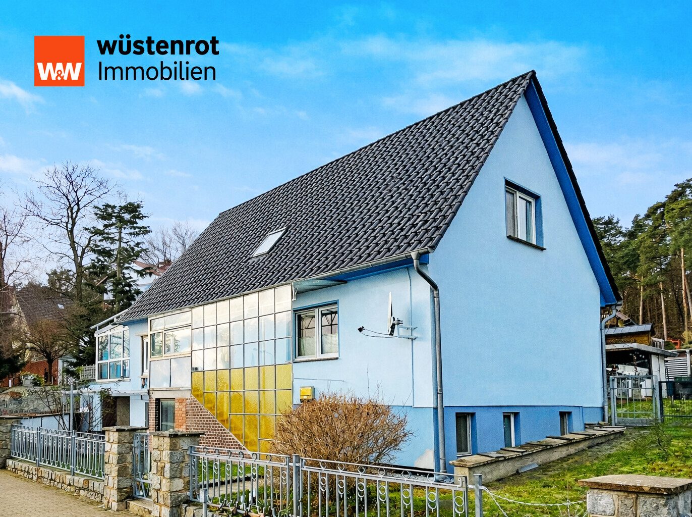 Immobilienangebot - Bansin - Alle - FÜR EINE ODER ZWEI FAMILIEN UND FAST AM STRAND: HAUS MIT WINTERGARTEN + ZWEI BÄDERN + ZWEI GARAGEN