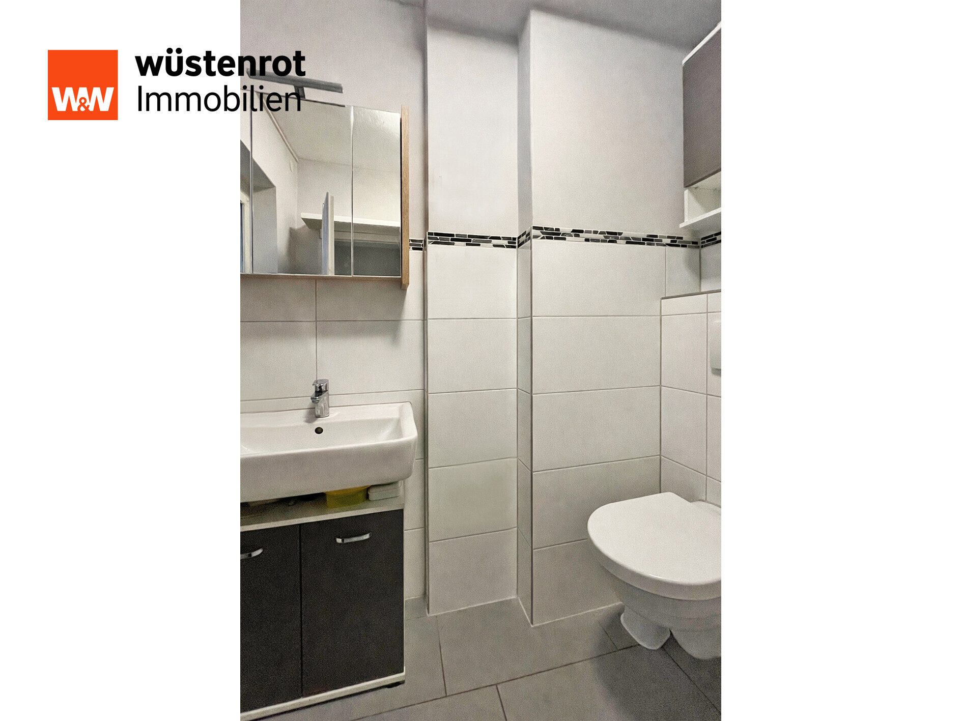Immobilienangebot - Bansin - Alle - FÜR EINE ODER ZWEI FAMILIEN UND FAST AM STRAND: HAUS MIT WINTERGARTEN + ZWEI BÄDERN + ZWEI GARAGEN