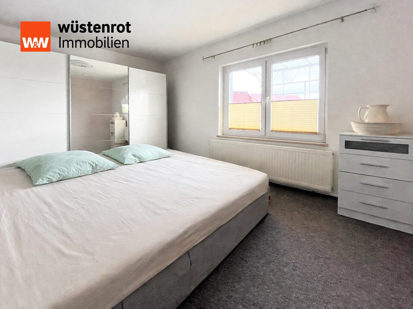 Immobilienangebot - Bansin - Alle - FÜR EINE ODER ZWEI FAMILIEN UND FAST AM STRAND: HAUS MIT WINTERGARTEN + ZWEI BÄDERN + ZWEI GARAGEN