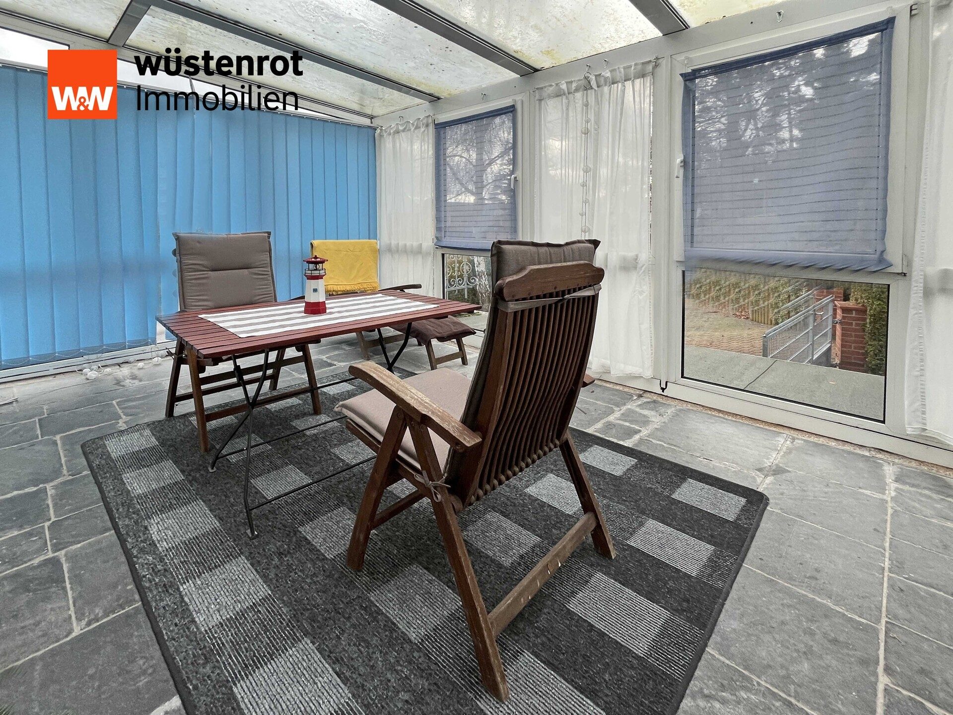 Immobilienangebot - Bansin - Alle - FÜR EINE ODER ZWEI FAMILIEN UND FAST AM STRAND: HAUS MIT WINTERGARTEN + ZWEI BÄDERN + ZWEI GARAGEN