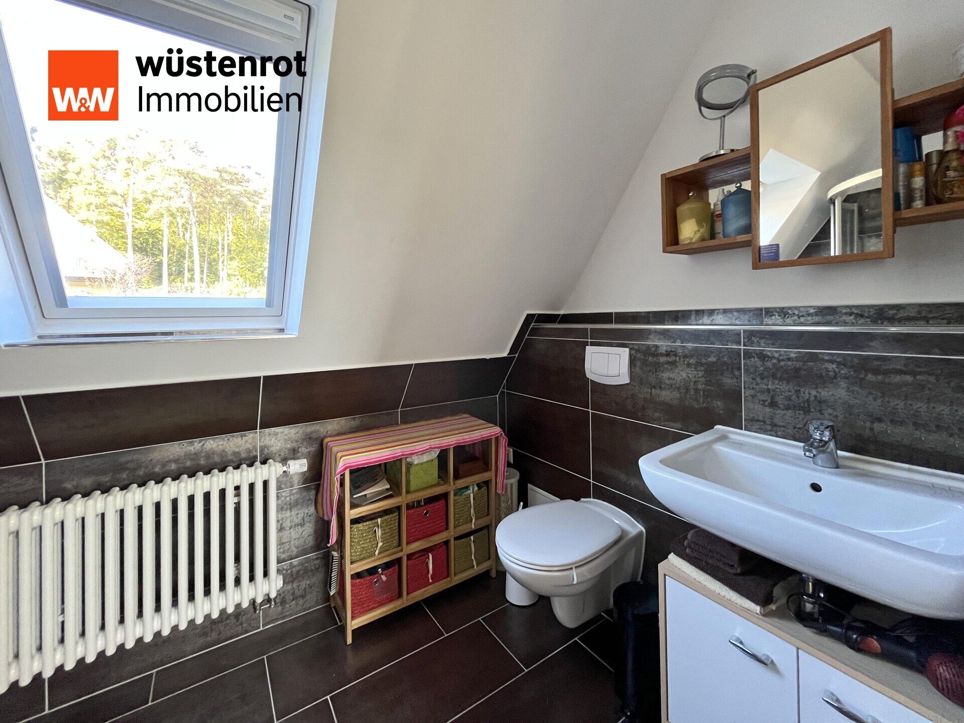 Immobilienangebot - Bansin - Alle - FÜR EINE ODER ZWEI FAMILIEN UND FAST AM STRAND: HAUS MIT WINTERGARTEN + ZWEI BÄDERN + ZWEI GARAGEN