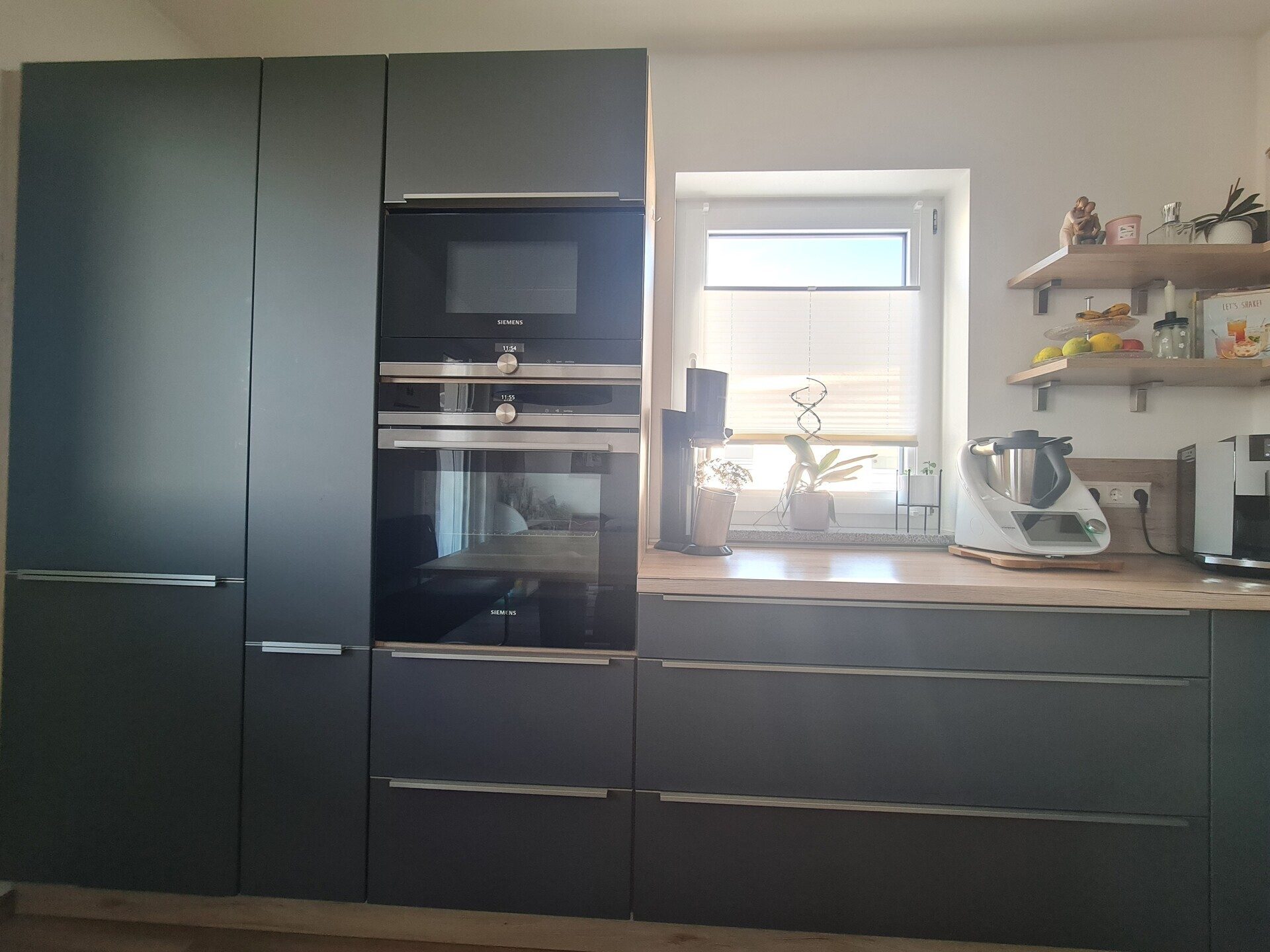 Immobilienangebot - Tittling - Alle - Tolle, enrgieeffizienete Wohnung die keine Wünsche offen lässt. Garage, Stellplatz, EBK, Balkon usw.