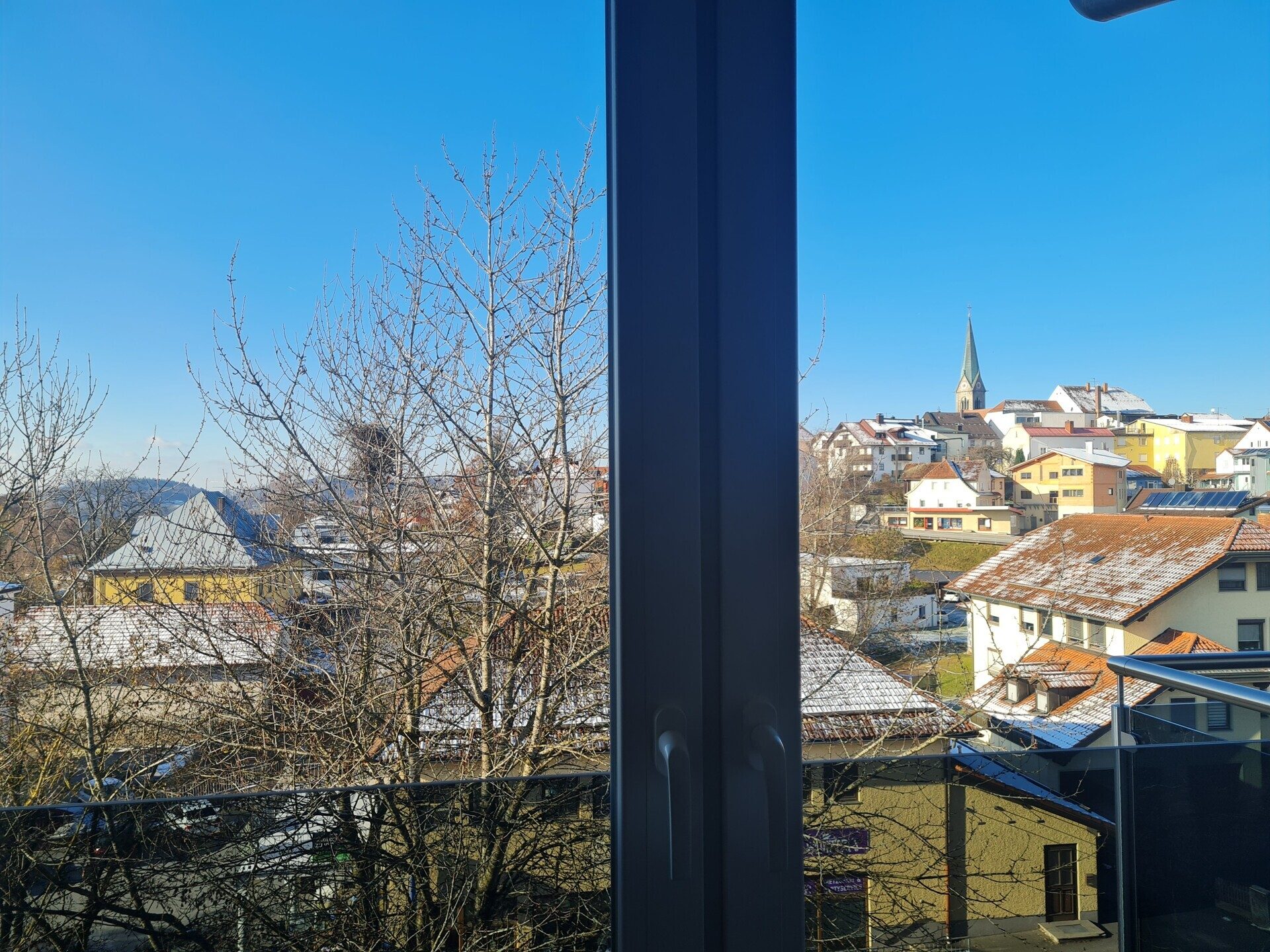 Immobilienangebot - Tittling - Alle - Tolle, enrgieeffizienete Wohnung die keine Wünsche offen lässt. Garage, Stellplatz, EBK, Balkon usw.