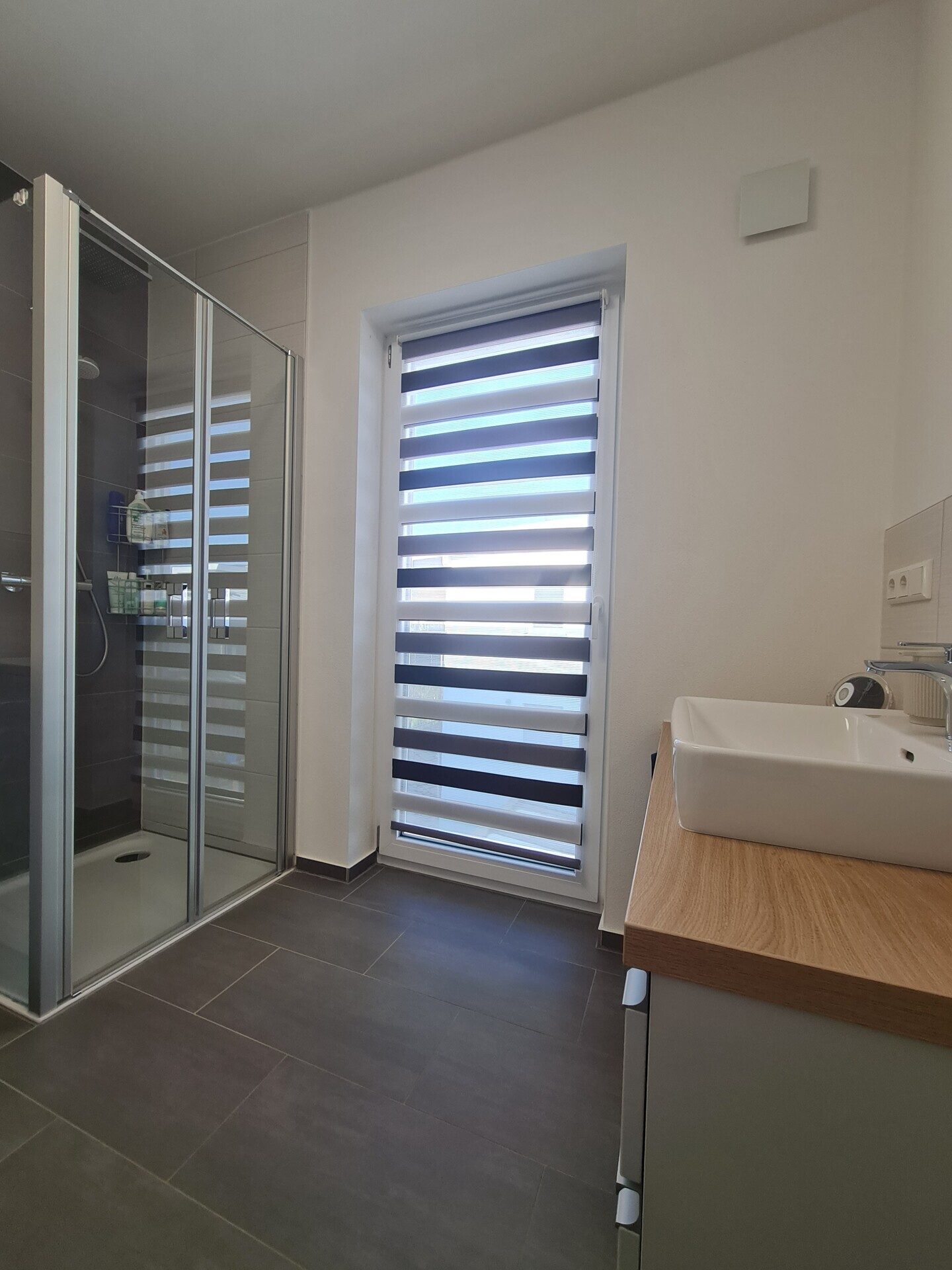 Immobilienangebot - Tittling - Alle - Tolle, enrgieeffizienete Wohnung die keine Wünsche offen lässt. Garage, Stellplatz, EBK, Balkon usw.