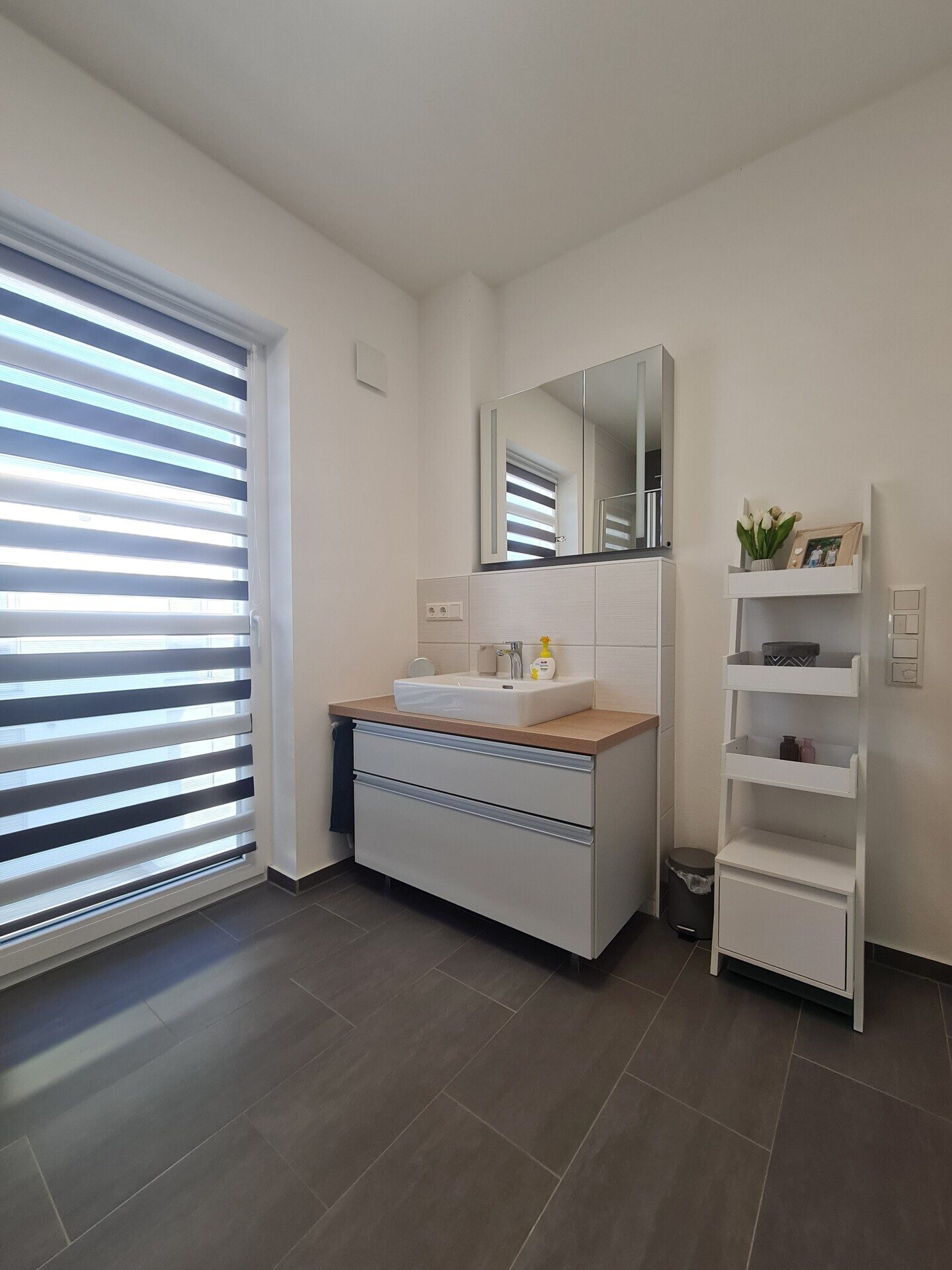 Immobilienangebot - Tittling - Alle - Tolle, enrgieeffizienete Wohnung die keine Wünsche offen lässt. Garage, Stellplatz, EBK, Balkon usw.
