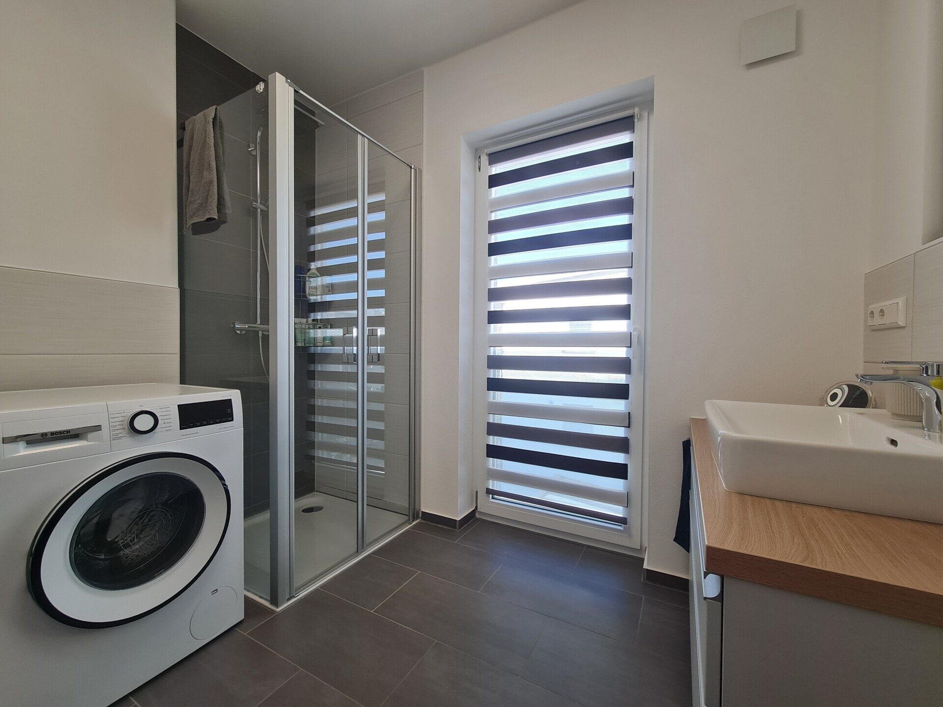 Immobilienangebot - Tittling - Alle - Tolle, enrgieeffizienete Wohnung die keine Wünsche offen lässt. Garage, Stellplatz, EBK, Balkon usw.
