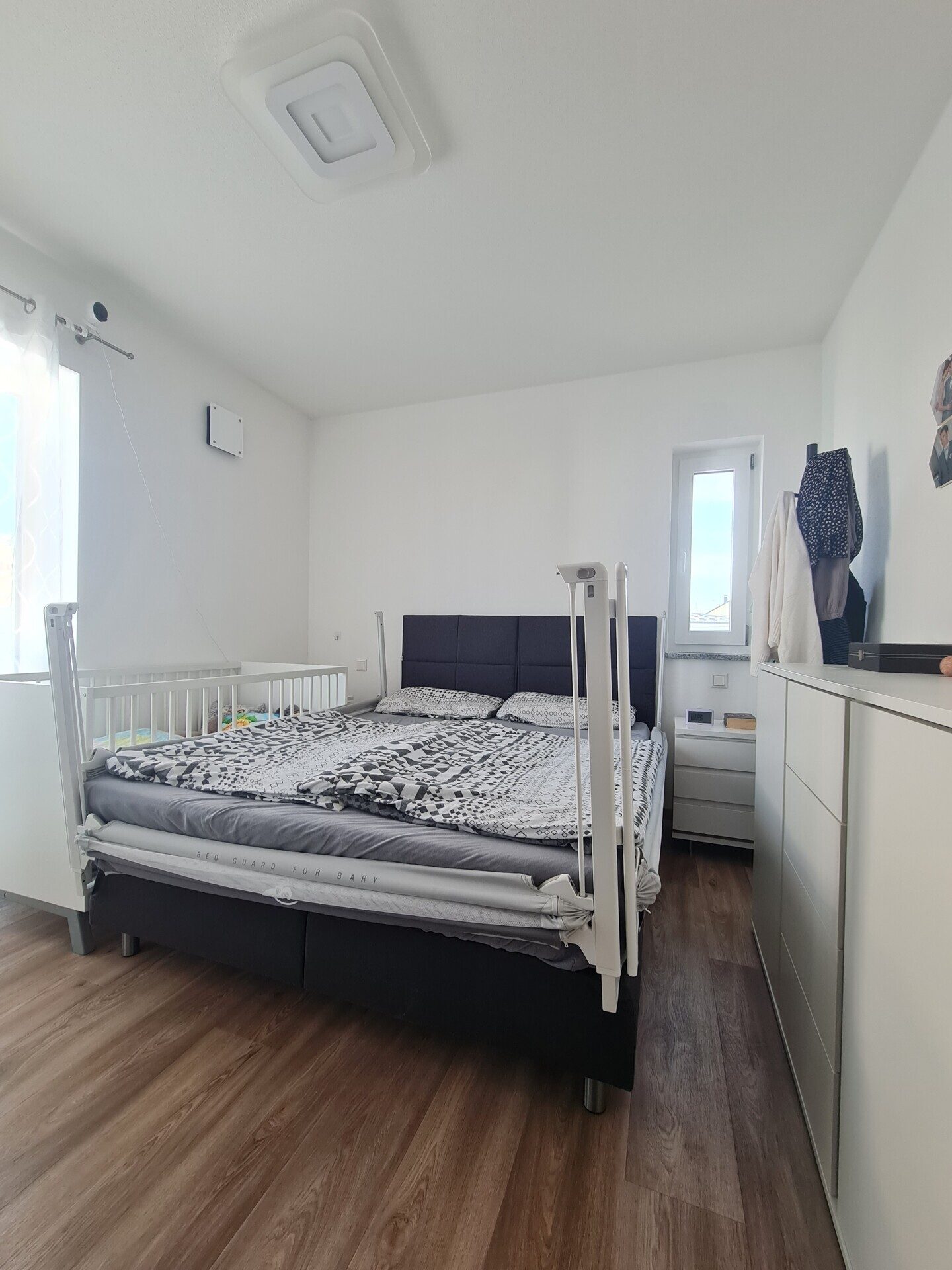 Immobilienangebot - Tittling - Alle - Tolle, enrgieeffizienete Wohnung die keine Wünsche offen lässt. Garage, Stellplatz, EBK, Balkon usw.