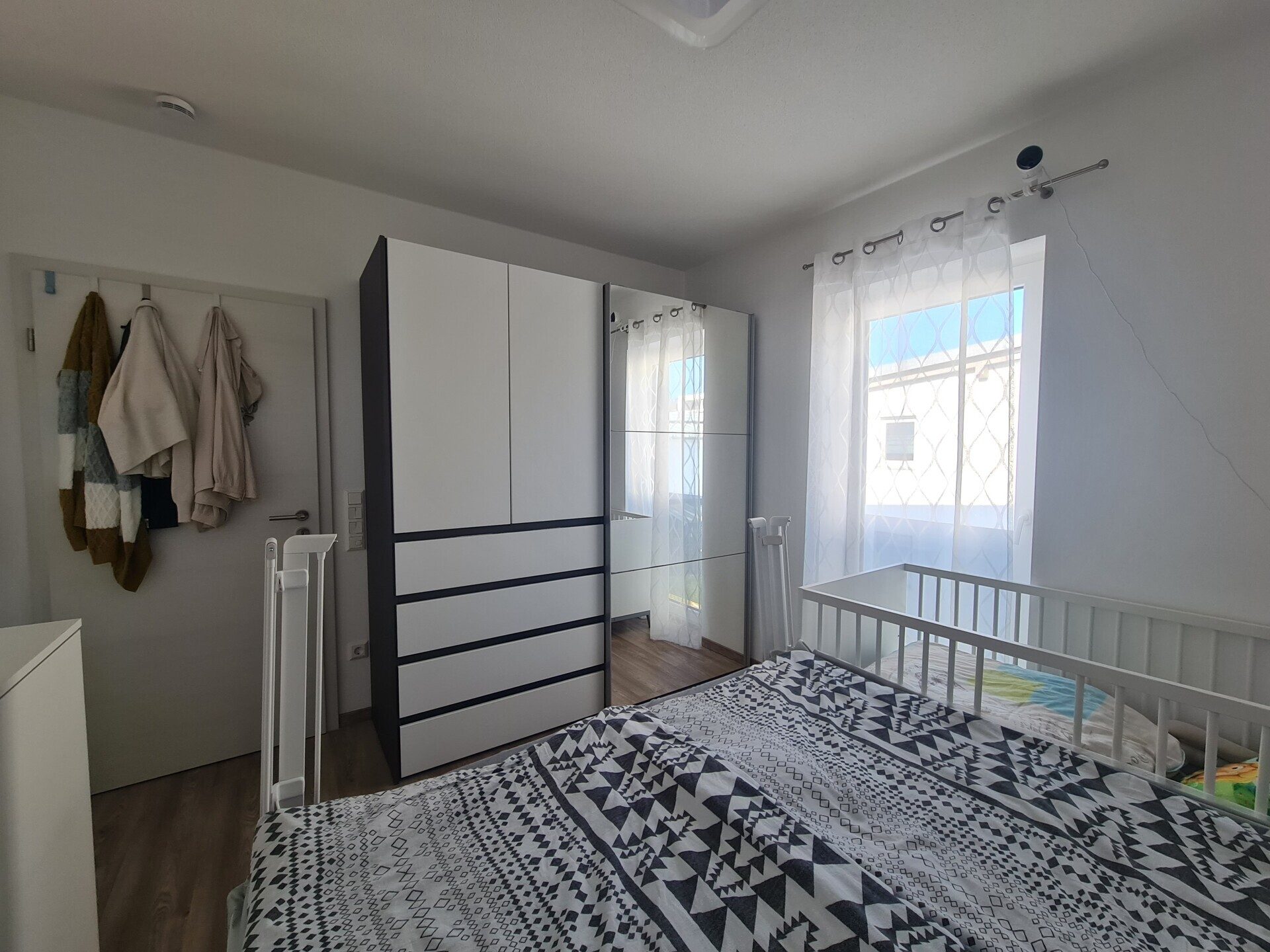 Immobilienangebot - Tittling - Alle - Tolle, enrgieeffizienete Wohnung die keine Wünsche offen lässt. Garage, Stellplatz, EBK, Balkon usw.