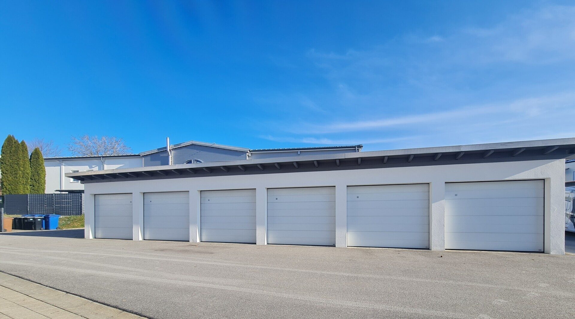 Immobilienangebot - Tittling - Alle - Tolle, enrgieeffizienete Wohnung die keine Wünsche offen lässt. Garage, Stellplatz, EBK, Balkon usw.