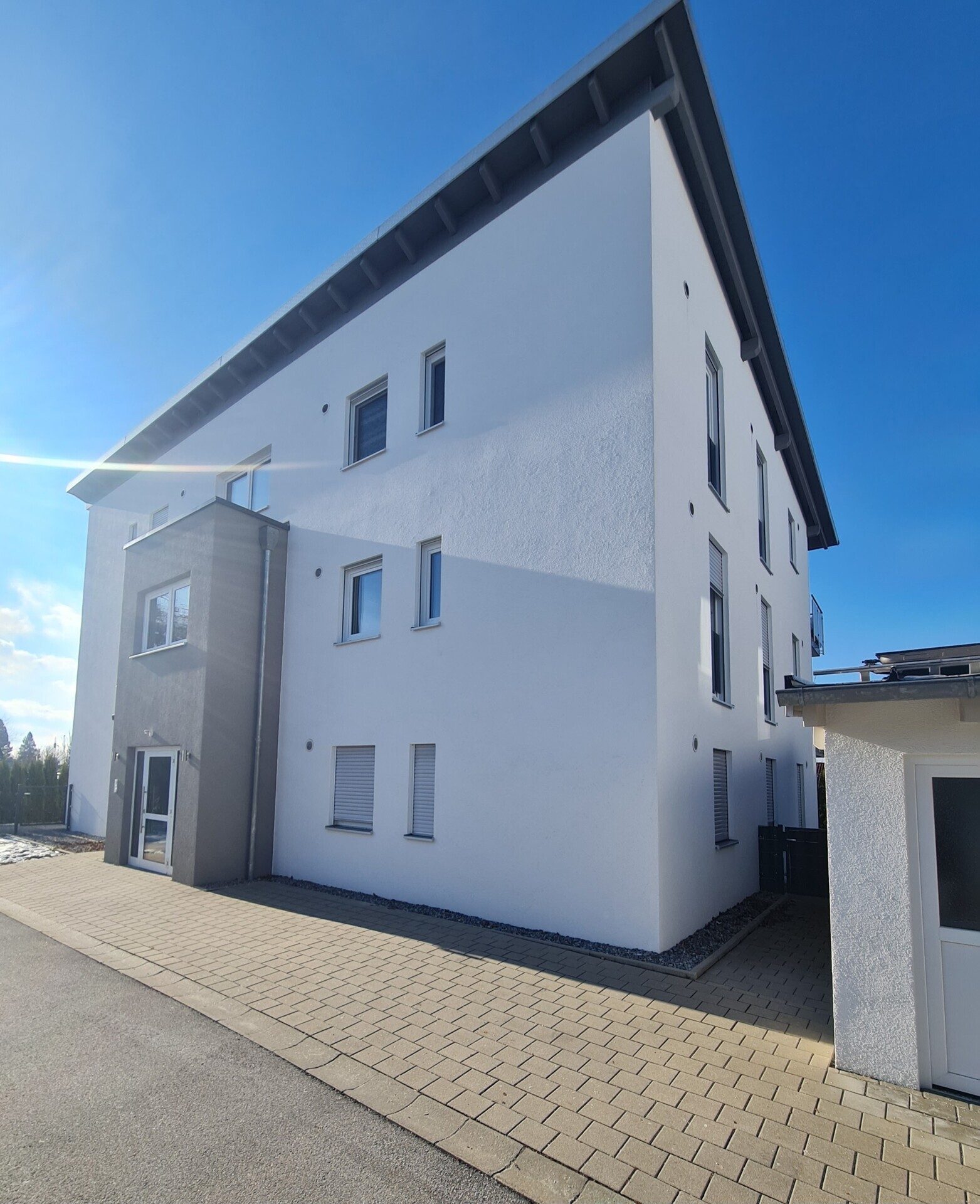 Immobilienangebot - Tittling - Alle - Tolle, enrgieeffizienete Wohnung die keine Wünsche offen lässt. Garage, Stellplatz, EBK, Balkon usw.