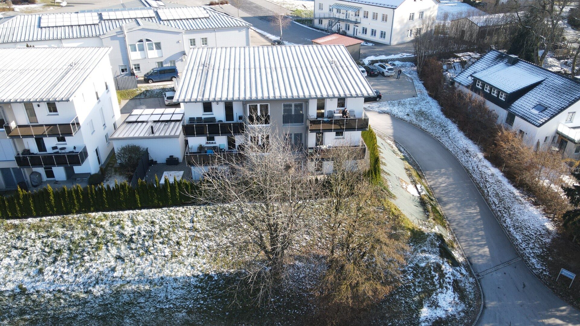 Immobilienangebot - Tittling - Alle - Tolle, enrgieeffizienete Wohnung die keine Wünsche offen lässt. Garage, Stellplatz, EBK, Balkon usw.