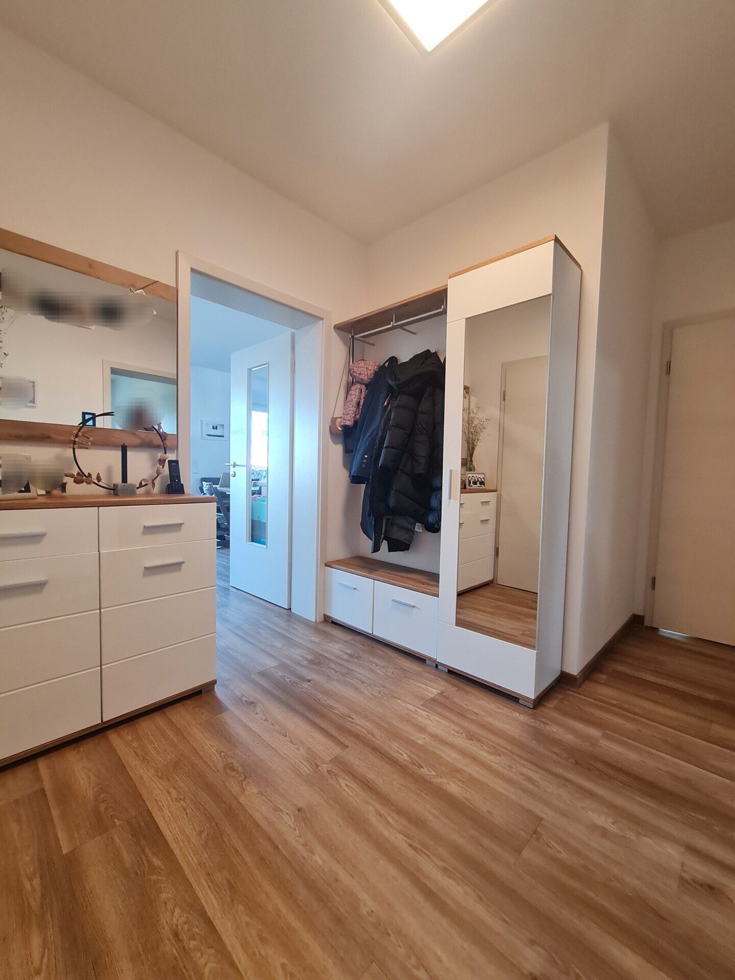 Immobilienangebot - Tittling - Alle - Tolle, enrgieeffizienete Wohnung die keine Wünsche offen lässt. Garage, Stellplatz, EBK, Balkon usw.