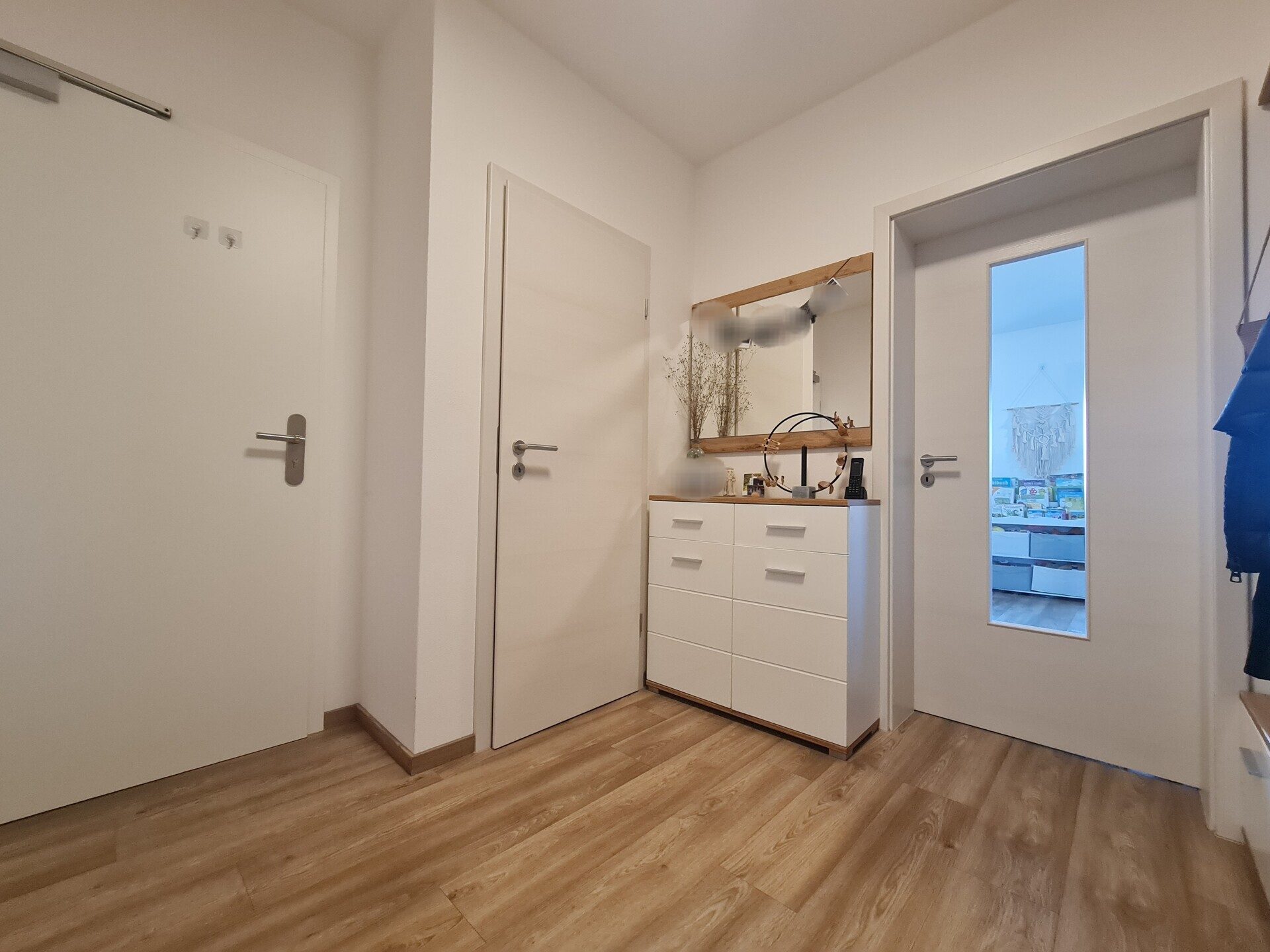 Immobilienangebot - Tittling - Alle - Tolle, enrgieeffizienete Wohnung die keine Wünsche offen lässt. Garage, Stellplatz, EBK, Balkon usw.