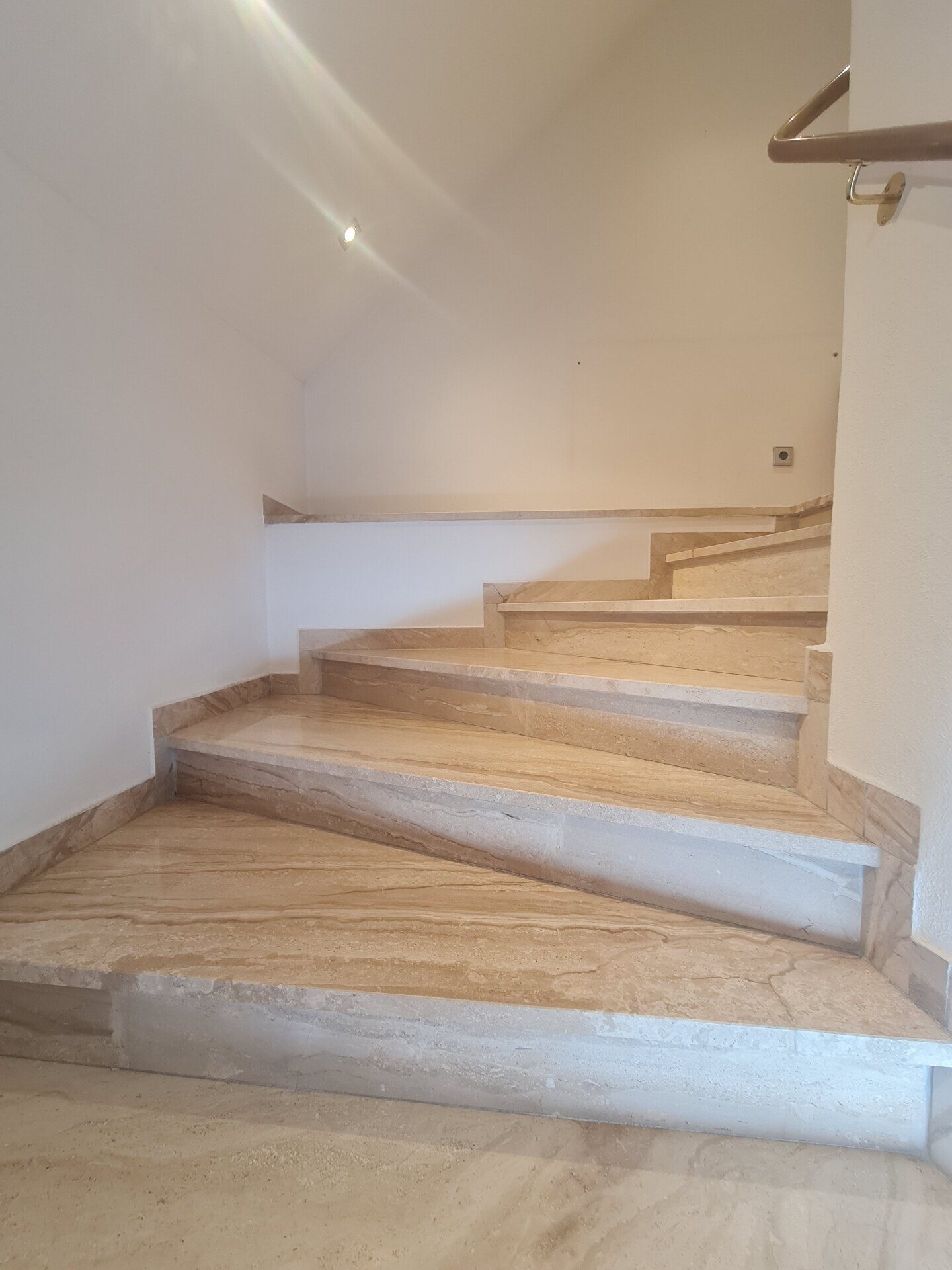 Immobilienangebot - Röhrnbach - Alle - Tolle, große Wohnung im Loft-Style. 
Auch für die Kombination aus Wohnen und Arbeiten gut geeignet.