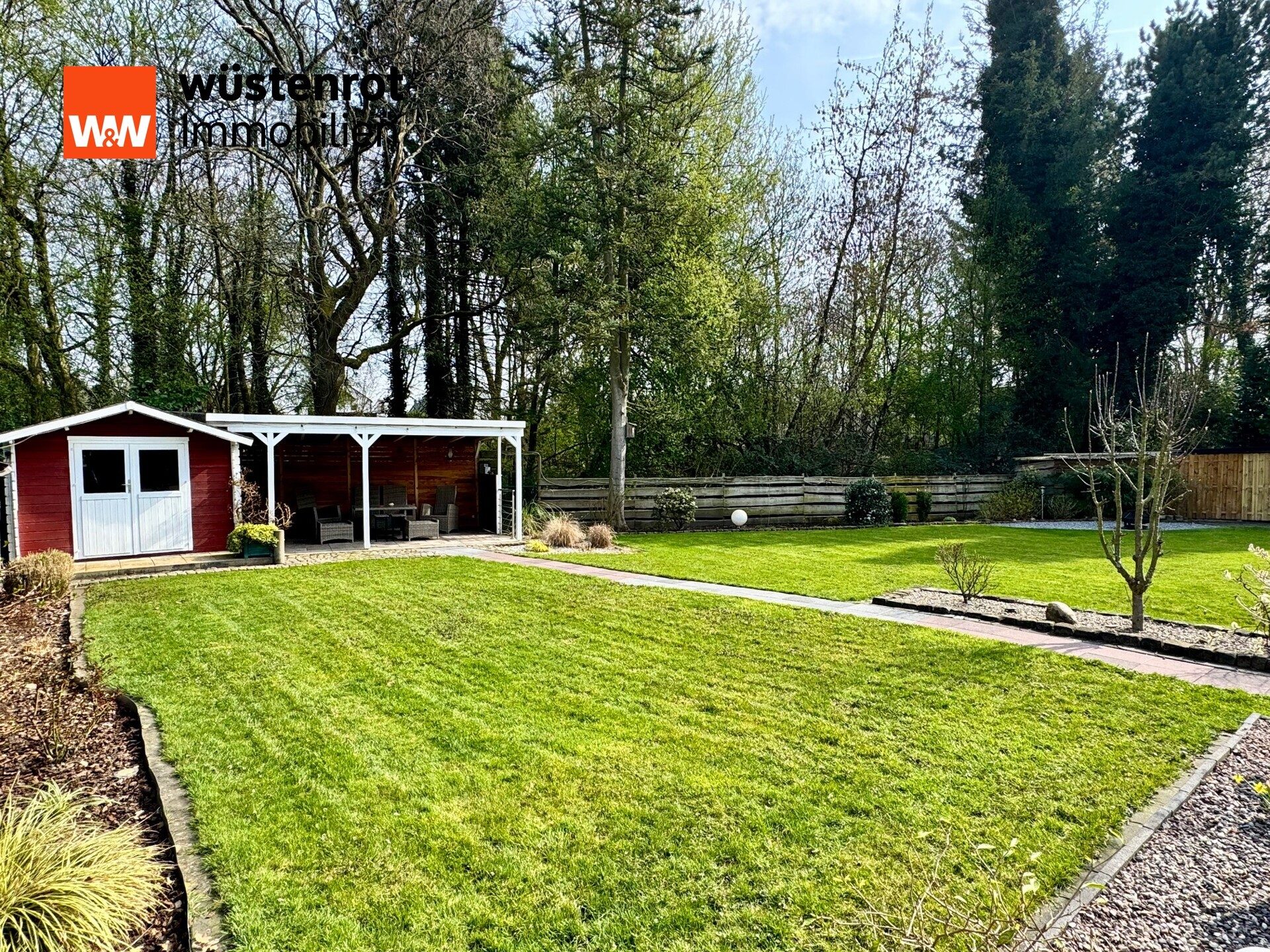 Immobilienangebot - Marl / Drewer - Alle - Zweifamilienhaus, großer Garten, Doppelgarage, Balkon und Terrasse, moderne Heizung, moderne Fenster