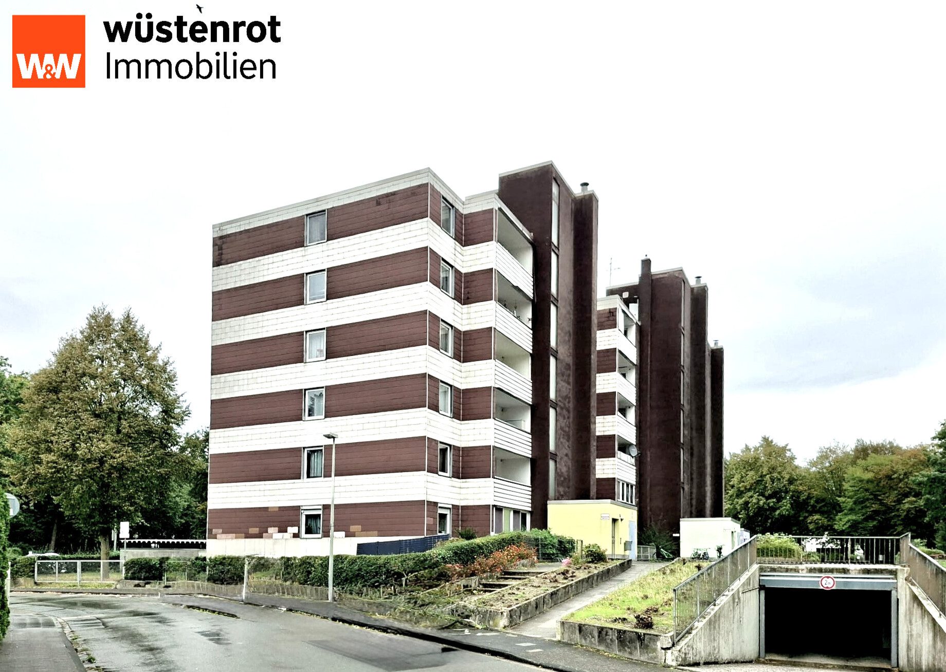 Immobilienangebot - Paderborn / Schloß Neuhaus - Alle - Tolle 4-Zimmer-Wohnung mit Balkon und PKW-Stellplatz in Paderborn