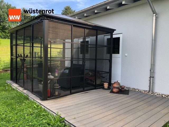 Immobilienangebot - Loßburg - Alle - Neuwertige und exclusiv ausgestattete 3-Zimmer-Eigentumswohnung am Ortsrand von Loßburg.