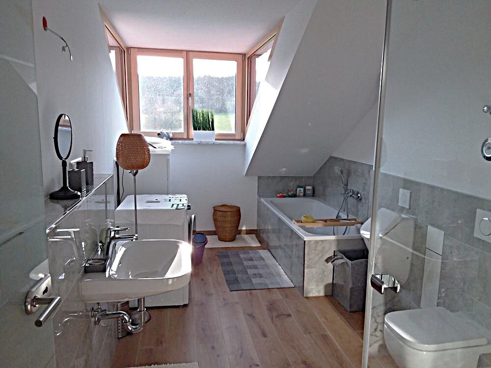Immobilienangebot - Loßburg - Alle - Neuwertige und exclusiv ausgestattete 3-Zimmer-Eigentumswohnung am Ortsrand von Loßburg.