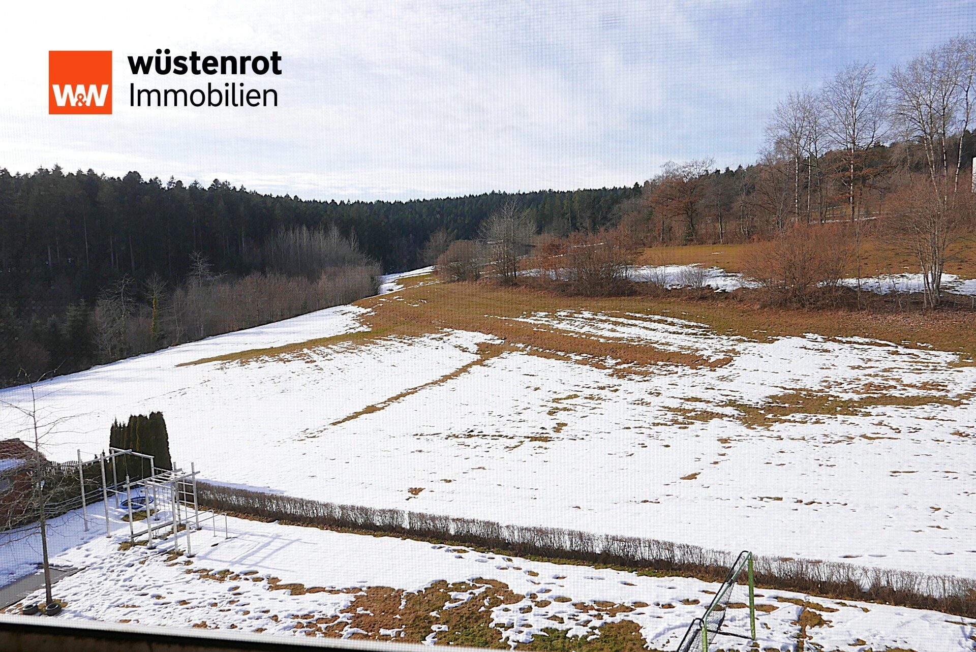 Immobilienangebot - Loßburg - Alle - Neuwertige und exclusiv ausgestattete 3-Zimmer-Eigentumswohnung am Ortsrand von Loßburg.