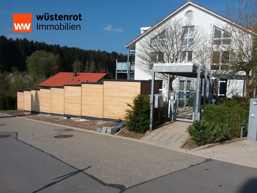 Immobilienangebot - Loßburg - Alle - Neuwertige und exclusiv ausgestattete 3-Zimmer-Eigentumswohnung am Ortsrand von Loßburg.