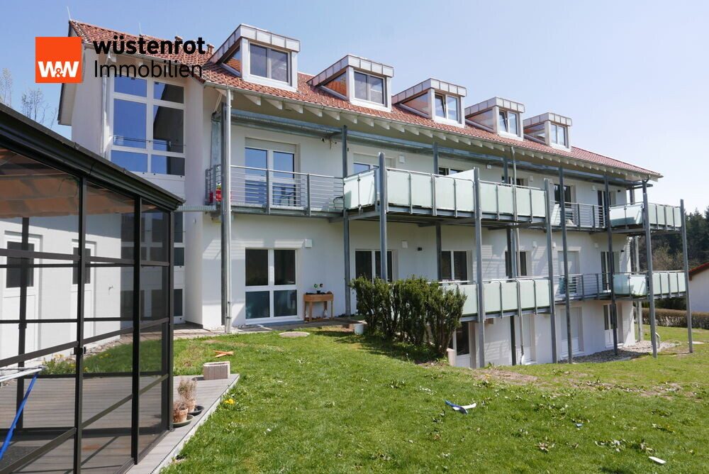 Immobilienangebot - Loßburg - Alle - Neuwertige und exclusiv ausgestattete 3-Zimmer-Eigentumswohnung am Ortsrand von Loßburg.