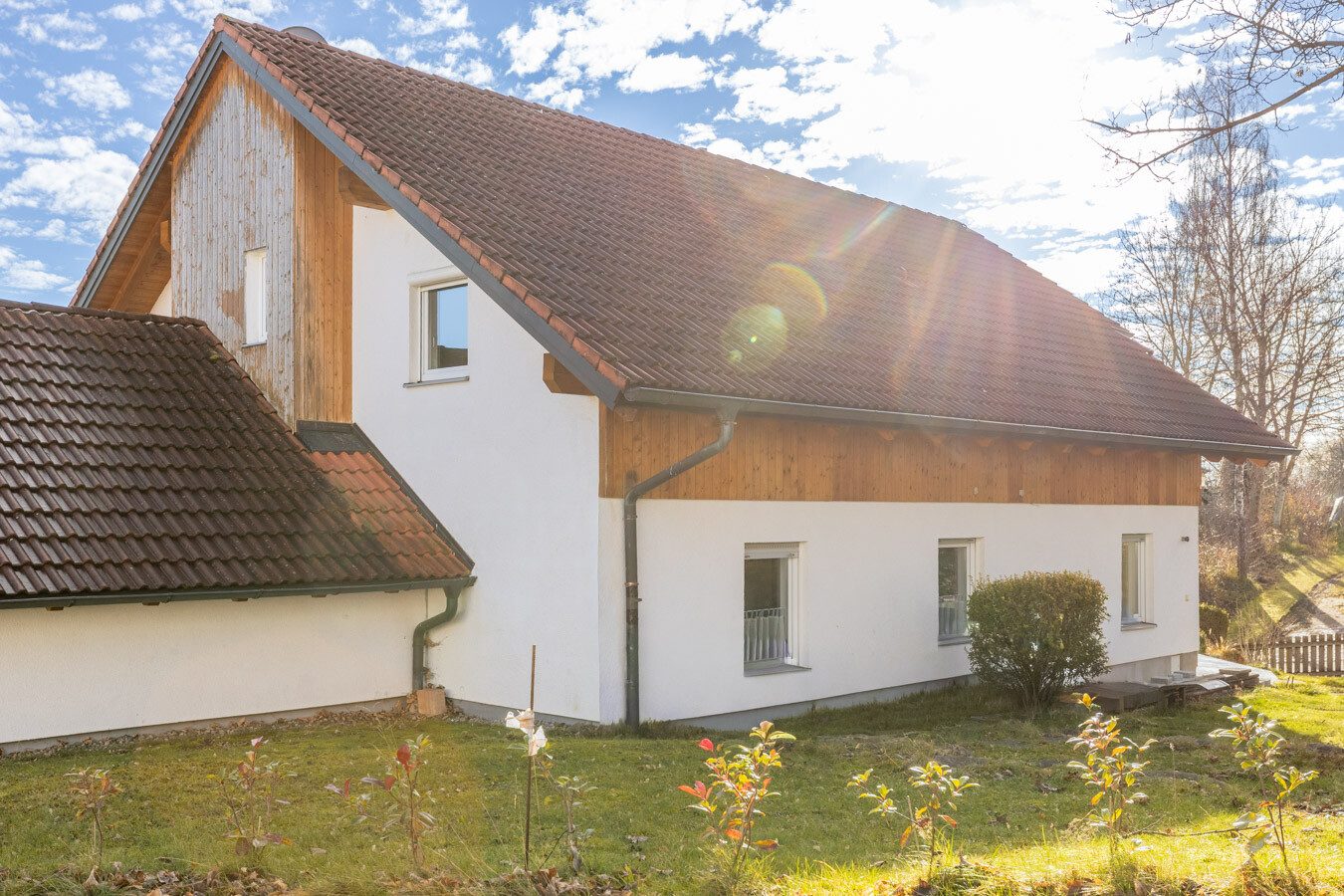 Immobilienangebot - Jengen / Beckstetten - Alle - Stilvolles Einfamilienhaus mit traumhaftem Ausblick, Doppelgarage & Vollunterkellerung