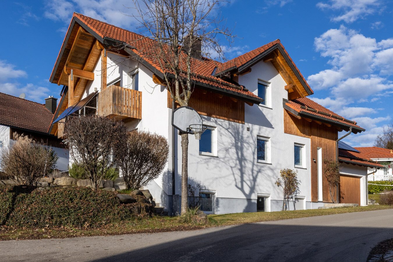 Immobilienangebot - Jengen / Beckstetten - Alle - Stilvolles Einfamilienhaus mit traumhaftem Ausblick, Doppelgarage & Vollunterkellerung