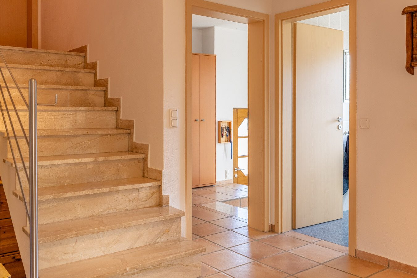 Immobilienangebot - Jengen / Beckstetten - Alle - Stilvolles Einfamilienhaus mit traumhaftem Ausblick, Doppelgarage & Vollunterkellerung