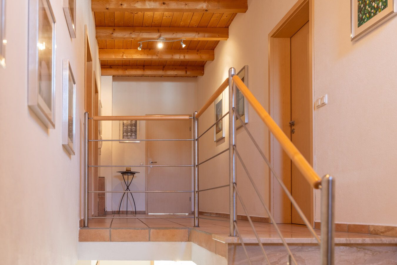 Immobilienangebot - Jengen / Beckstetten - Alle - Stilvolles Einfamilienhaus mit traumhaftem Ausblick, Doppelgarage & Vollunterkellerung