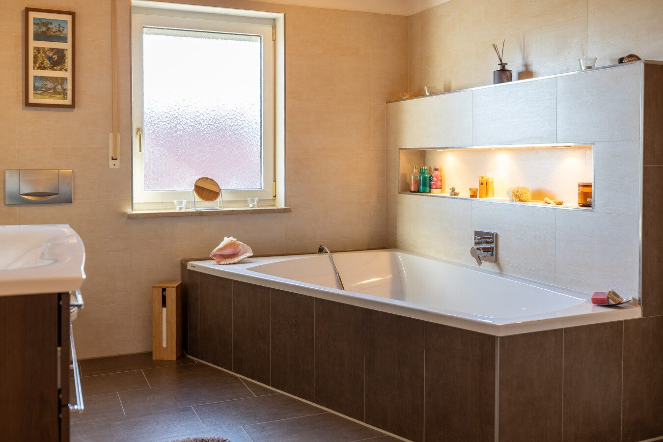 Immobilienangebot - Jengen / Beckstetten - Alle - Stilvolles Einfamilienhaus mit traumhaftem Ausblick, Doppelgarage & Vollunterkellerung