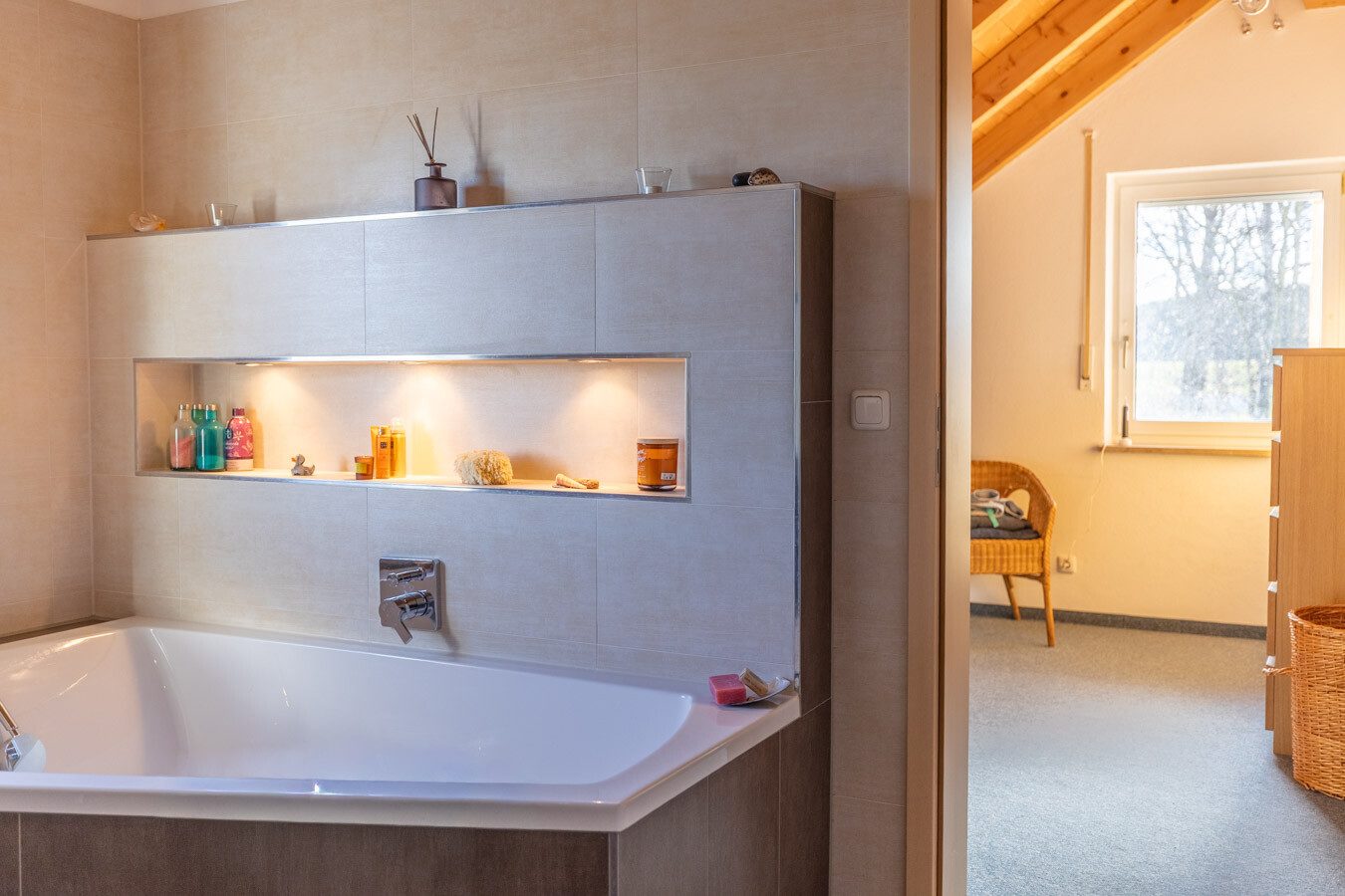 Immobilienangebot - Jengen / Beckstetten - Alle - Stilvolles Einfamilienhaus mit traumhaftem Ausblick, Doppelgarage & Vollunterkellerung