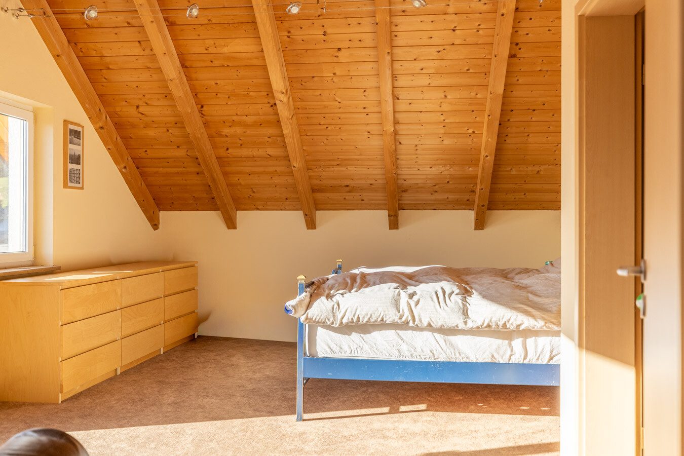 Immobilienangebot - Jengen / Beckstetten - Alle - Stilvolles Einfamilienhaus mit traumhaftem Ausblick, Doppelgarage & Vollunterkellerung