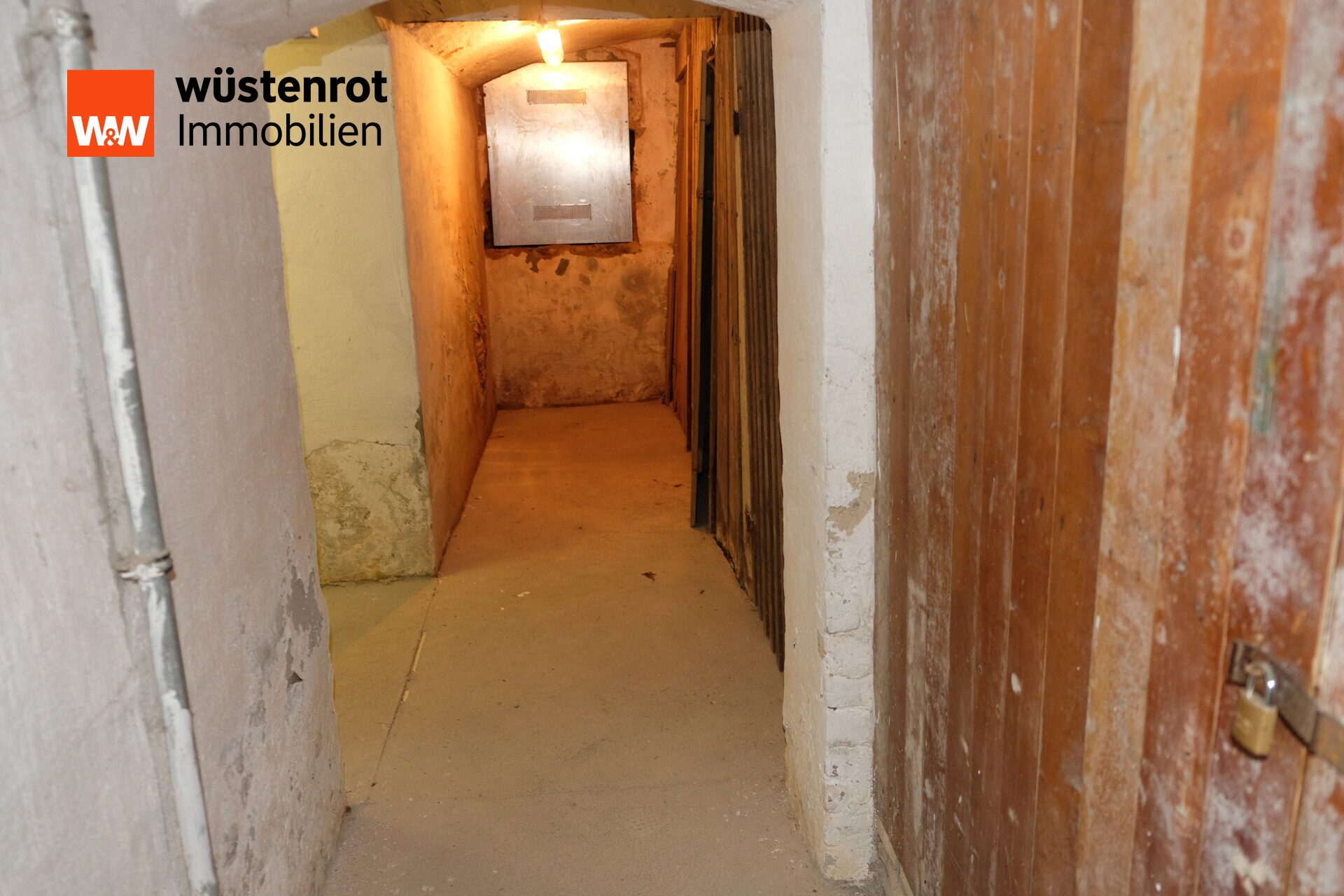 Immobilienangebot - Roßwein - Alle - Großzügige 5-Raum-ETW in Roßwein – saniert, renoviert, vermietet, ideal zur Kapitalanlage