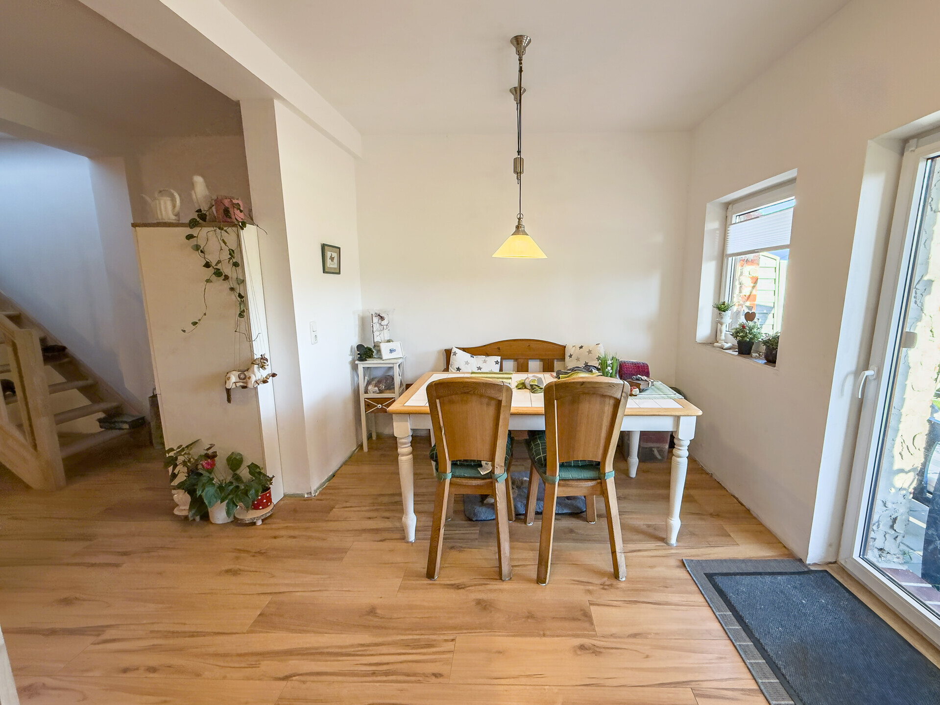 Immobilienangebot - Butjadingen - Alle - Charmantes Einfamilienhaus mit Einliegerwohnung und guten Möglichkeiten für Pferdehaltung