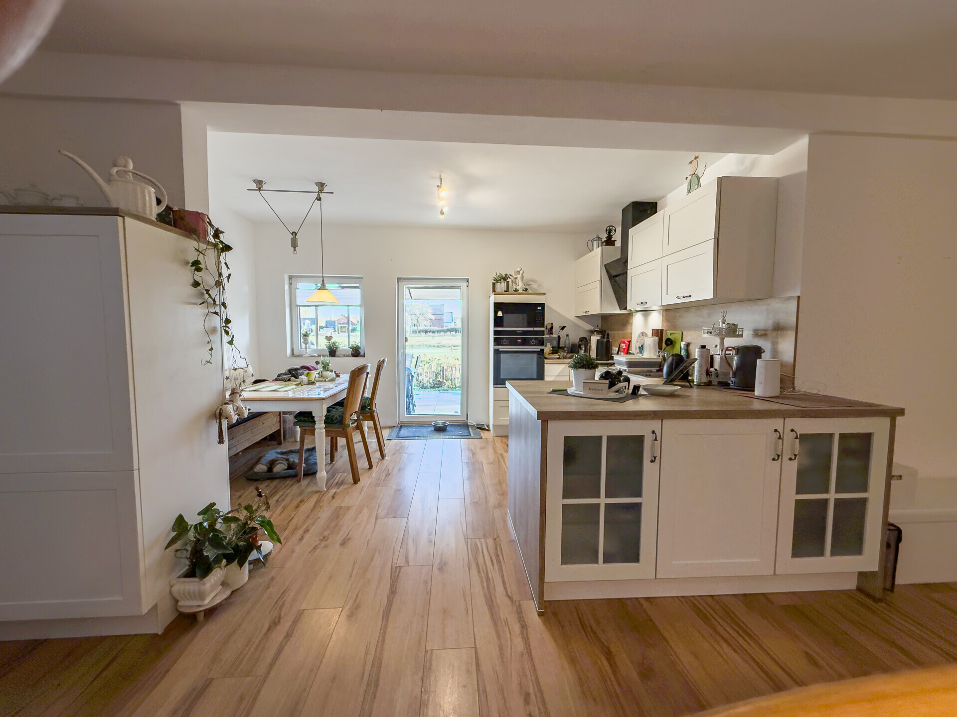 Immobilienangebot - Butjadingen - Alle - Charmantes Einfamilienhaus mit Einliegerwohnung und guten Möglichkeiten für Pferdehaltung