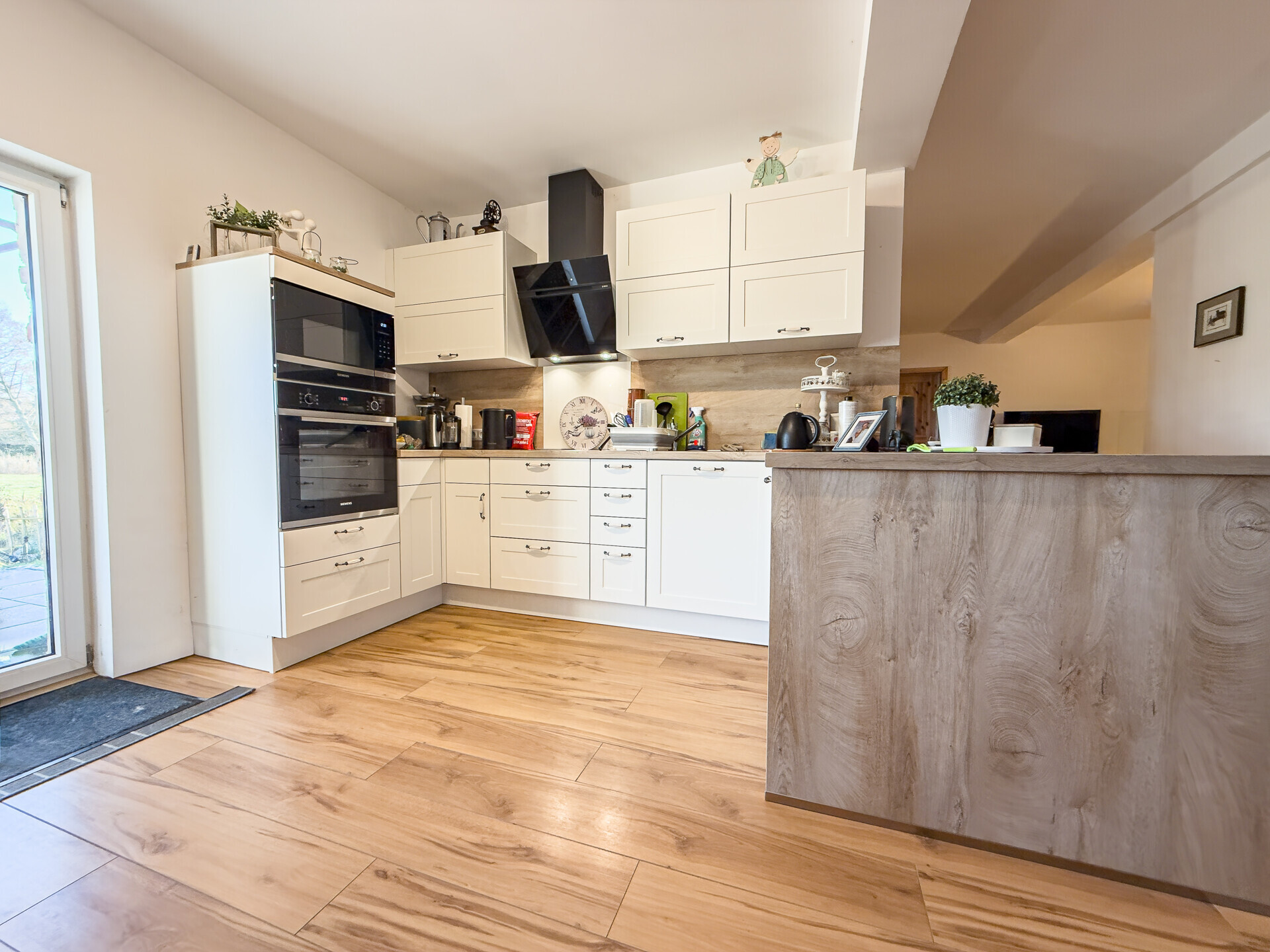 Immobilienangebot - Butjadingen - Alle - Charmantes Einfamilienhaus mit Einliegerwohnung und guten Möglichkeiten für Pferdehaltung