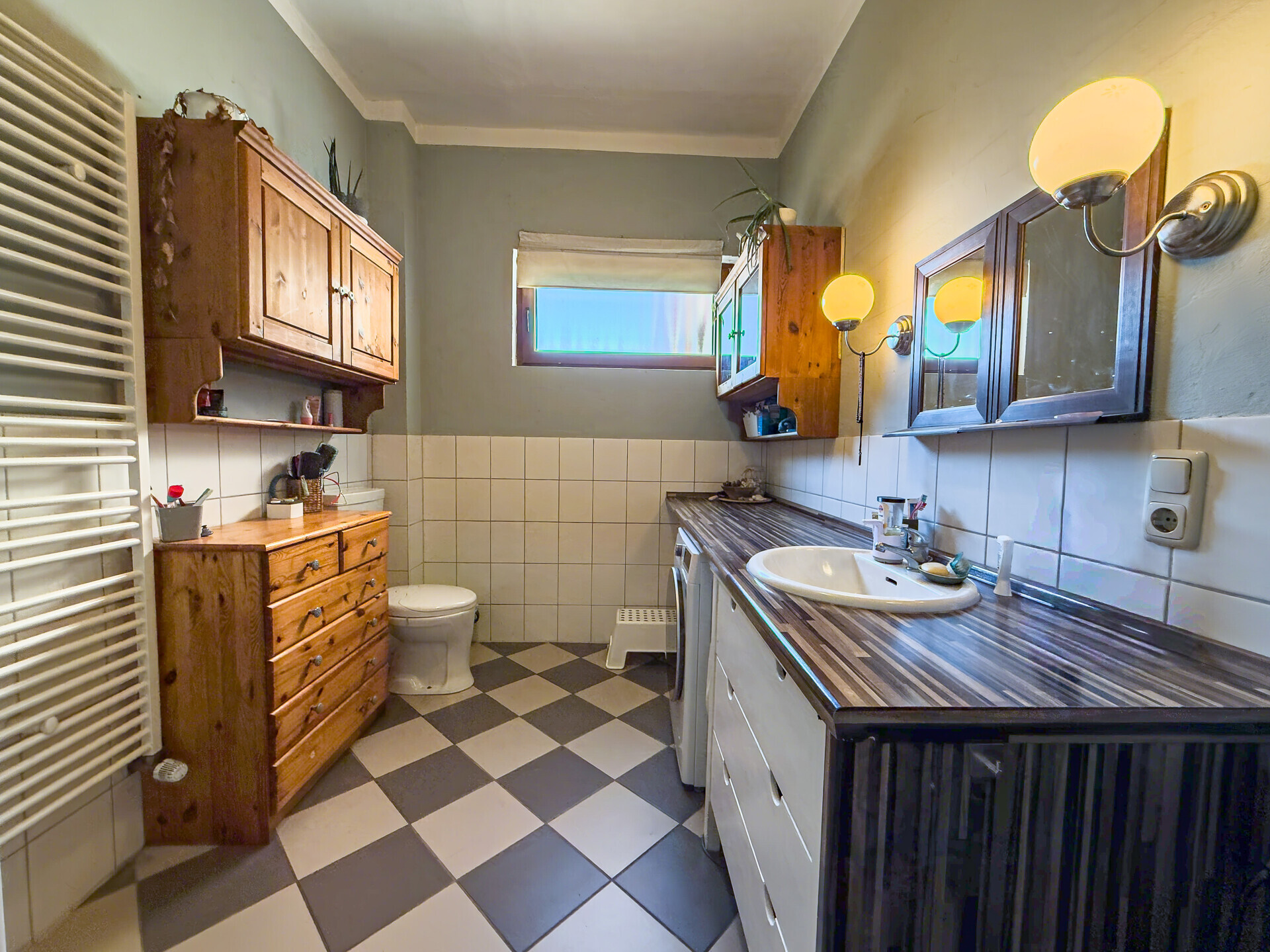 Immobilienangebot - Butjadingen - Alle - Charmantes Einfamilienhaus mit Einliegerwohnung und guten Möglichkeiten für Pferdehaltung