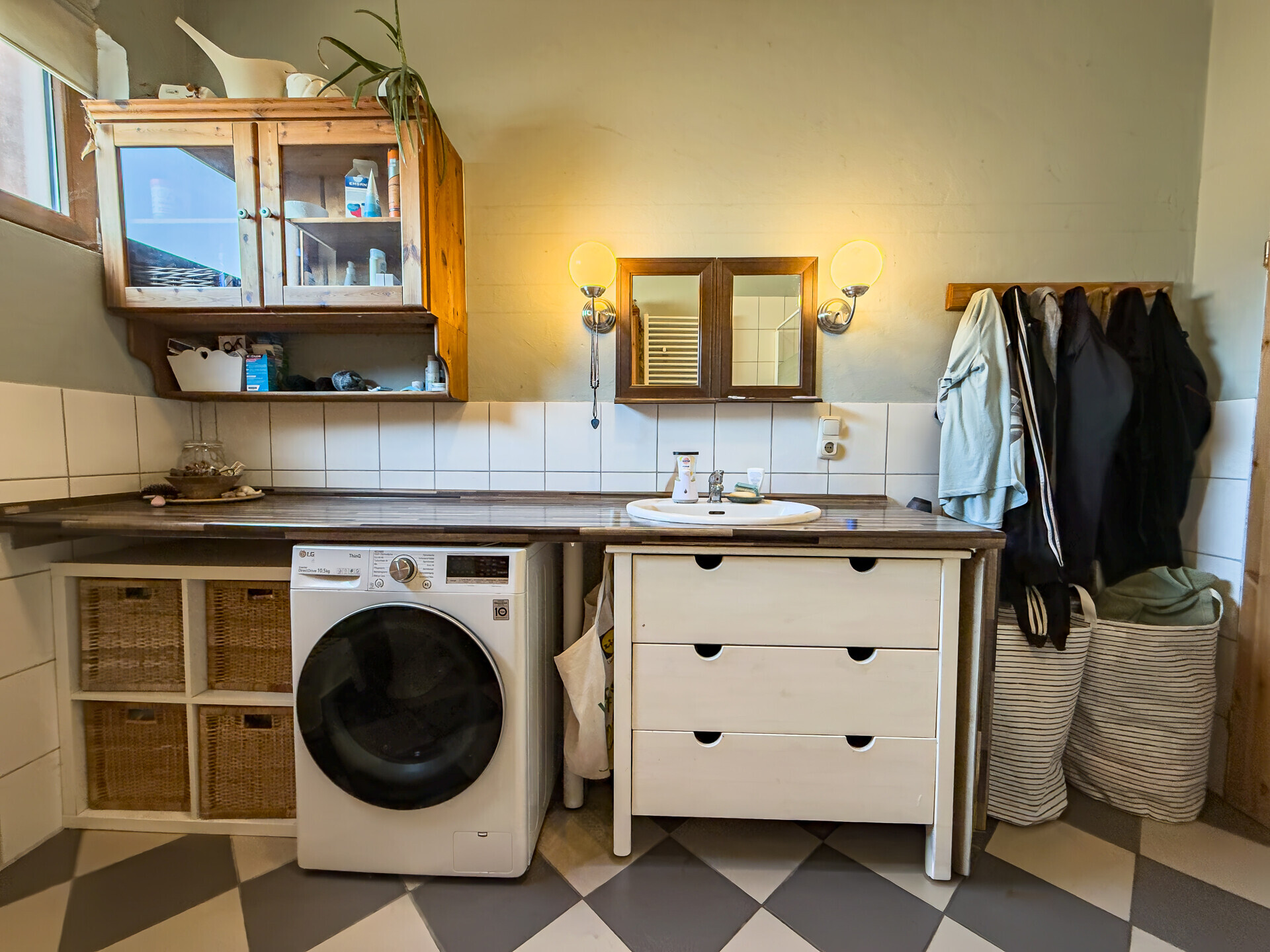 Immobilienangebot - Butjadingen - Alle - Charmantes Einfamilienhaus mit Einliegerwohnung und guten Möglichkeiten für Pferdehaltung