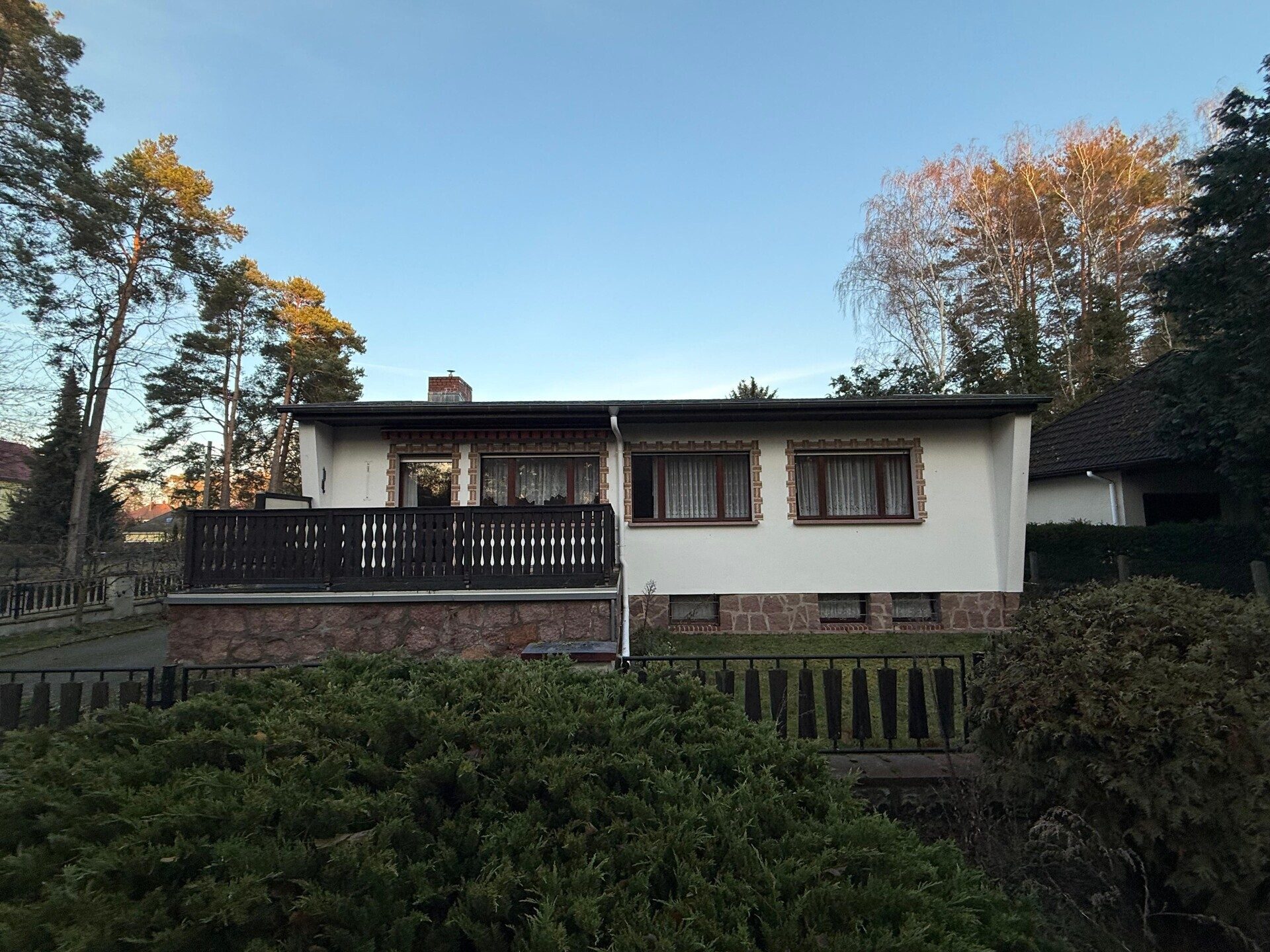 Immobilienangebot - Treuenbrietzen - Alle - Wohnen am Waldrand – Gepflegtes Einfamilienhaus mit großem Potenzial und idealer Lage in Treuenbrietzen
