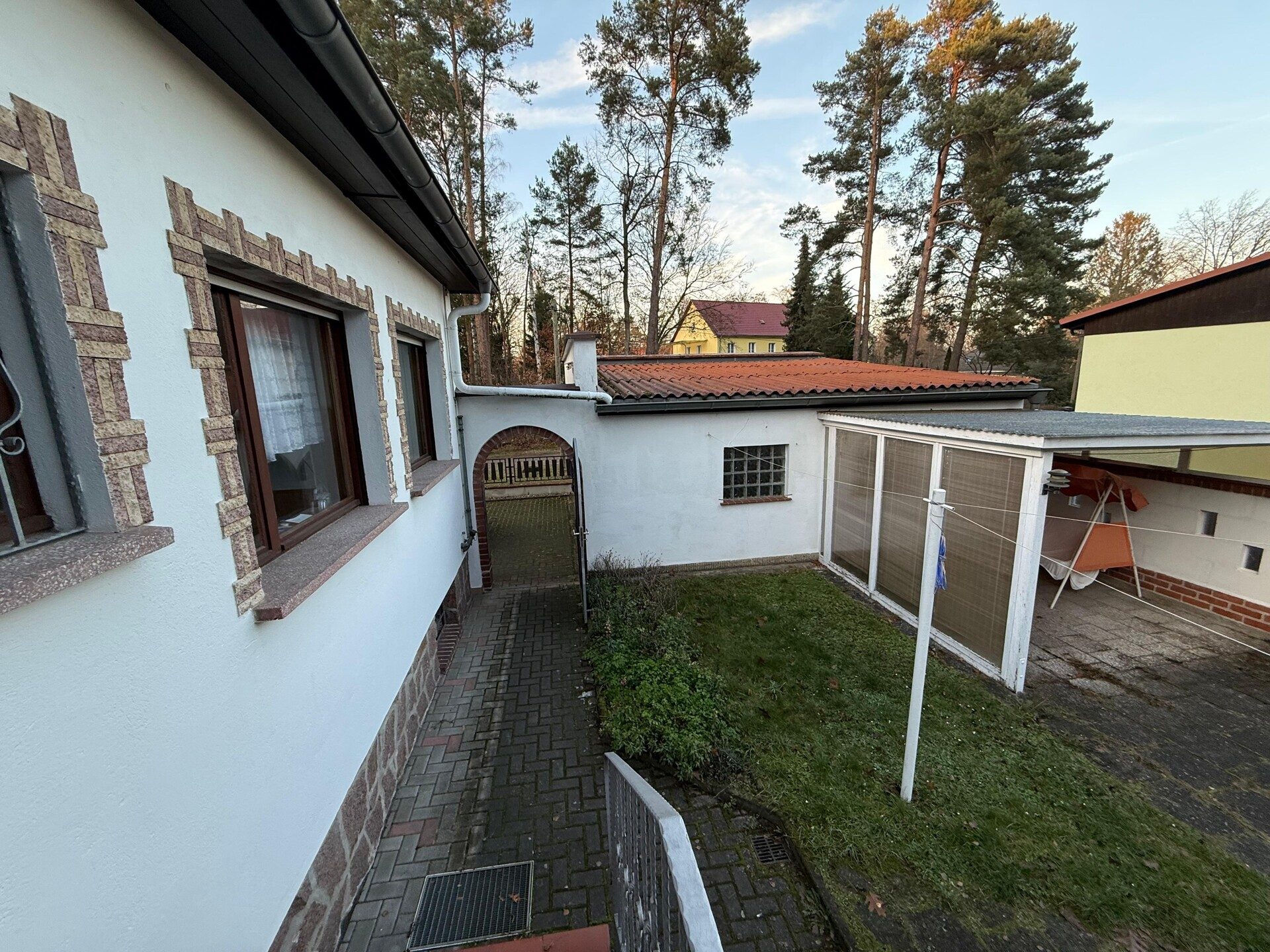 Immobilienangebot - Treuenbrietzen - Alle - Wohnen am Waldrand – Gepflegtes Einfamilienhaus mit großem Potenzial und idealer Lage in Treuenbrietzen