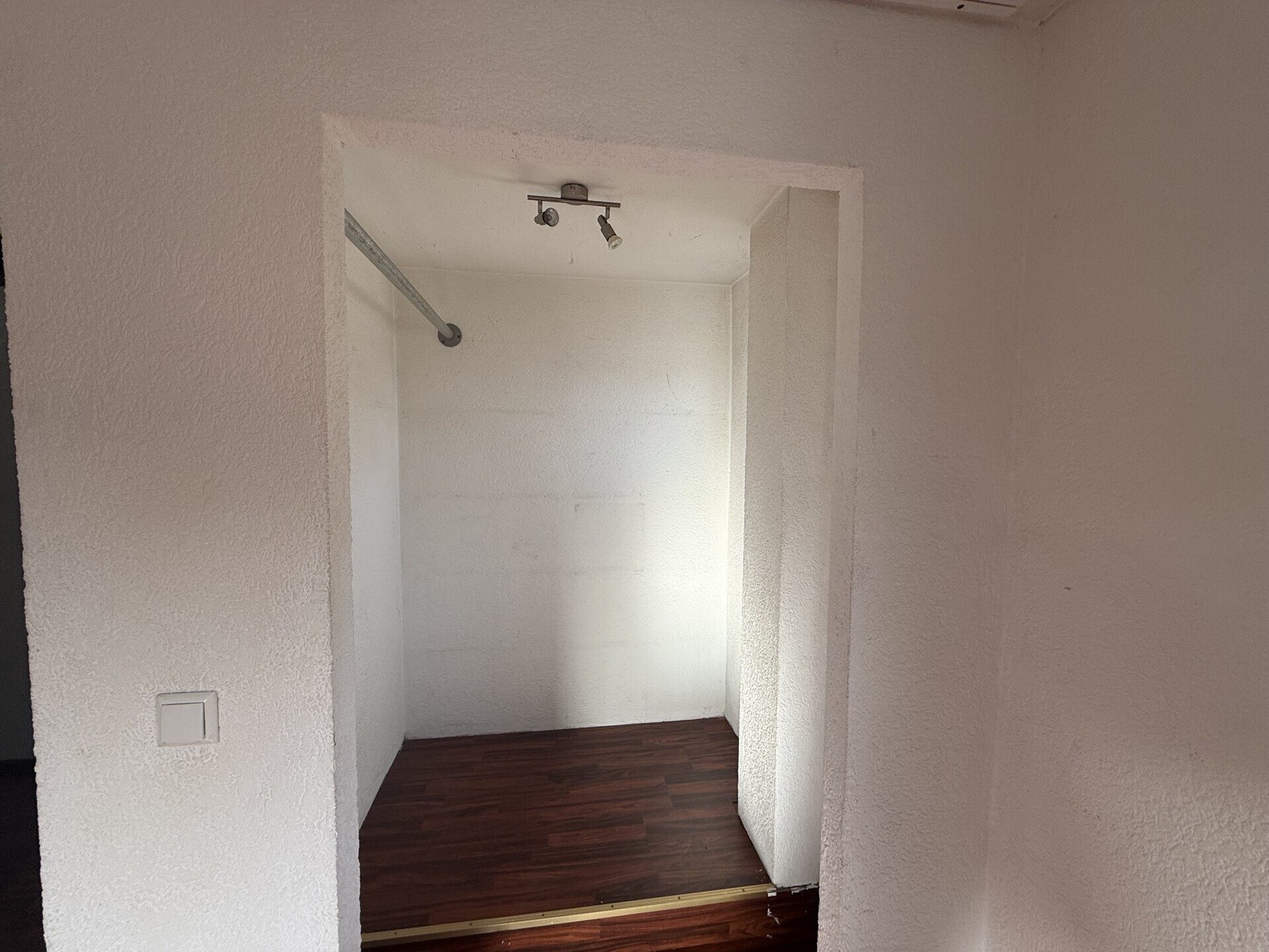 Immobilienangebot - Neuhausen auf den Fildern - Alle - Doppelhaushälfte mit Potenzial in zentraler Lage von Neuhausen - provisionsfrei!