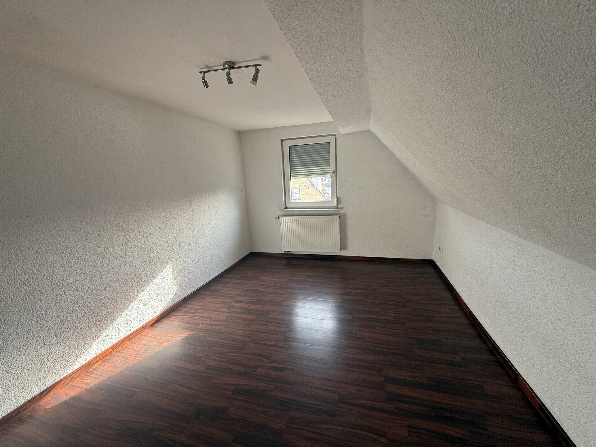 Immobilienangebot - Neuhausen auf den Fildern - Alle - Doppelhaushälfte mit Potenzial in zentraler Lage von Neuhausen - provisionsfrei!
