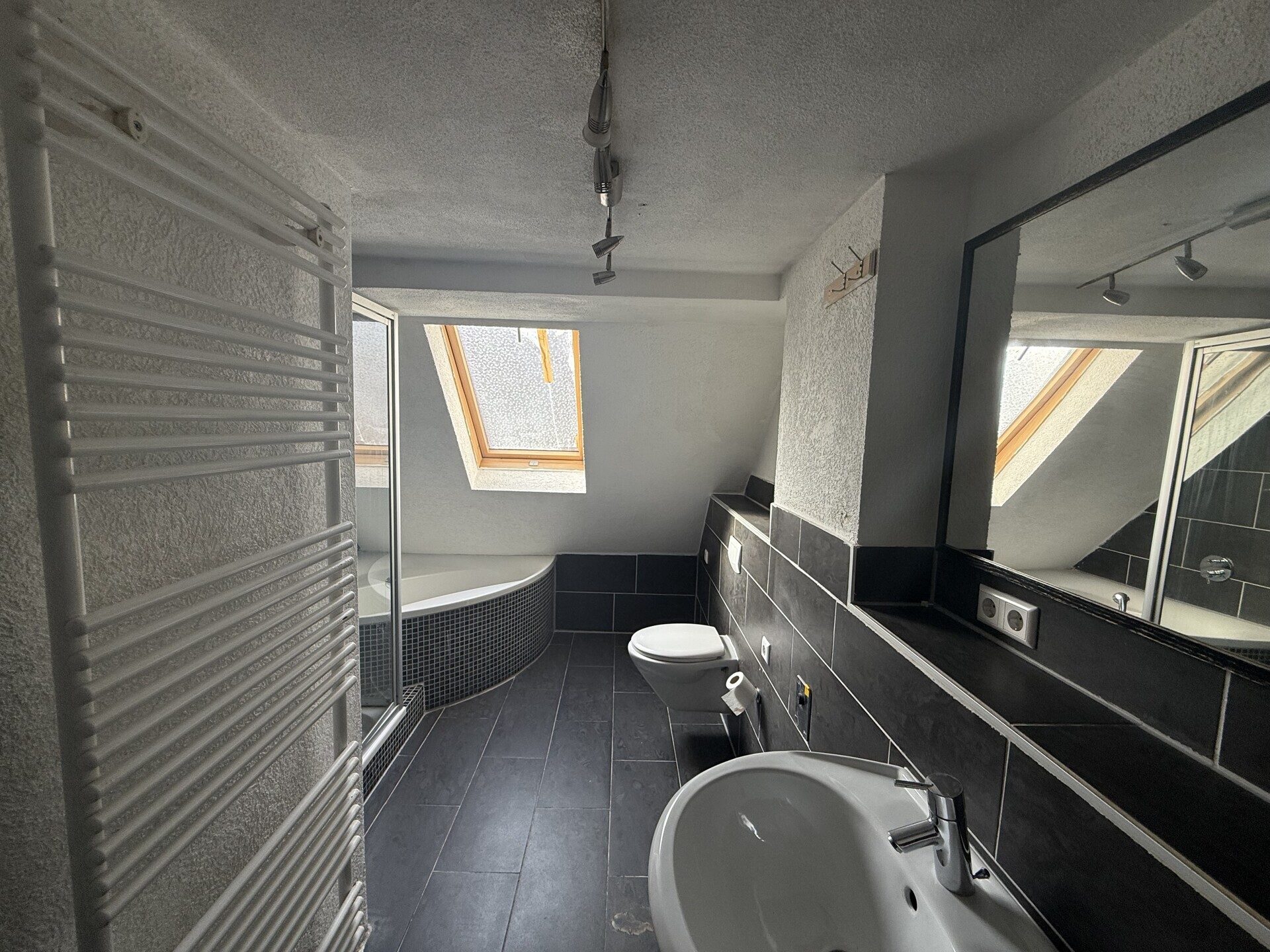 Immobilienangebot - Neuhausen auf den Fildern - Alle - Doppelhaushälfte mit Potenzial in zentraler Lage von Neuhausen - provisionsfrei!