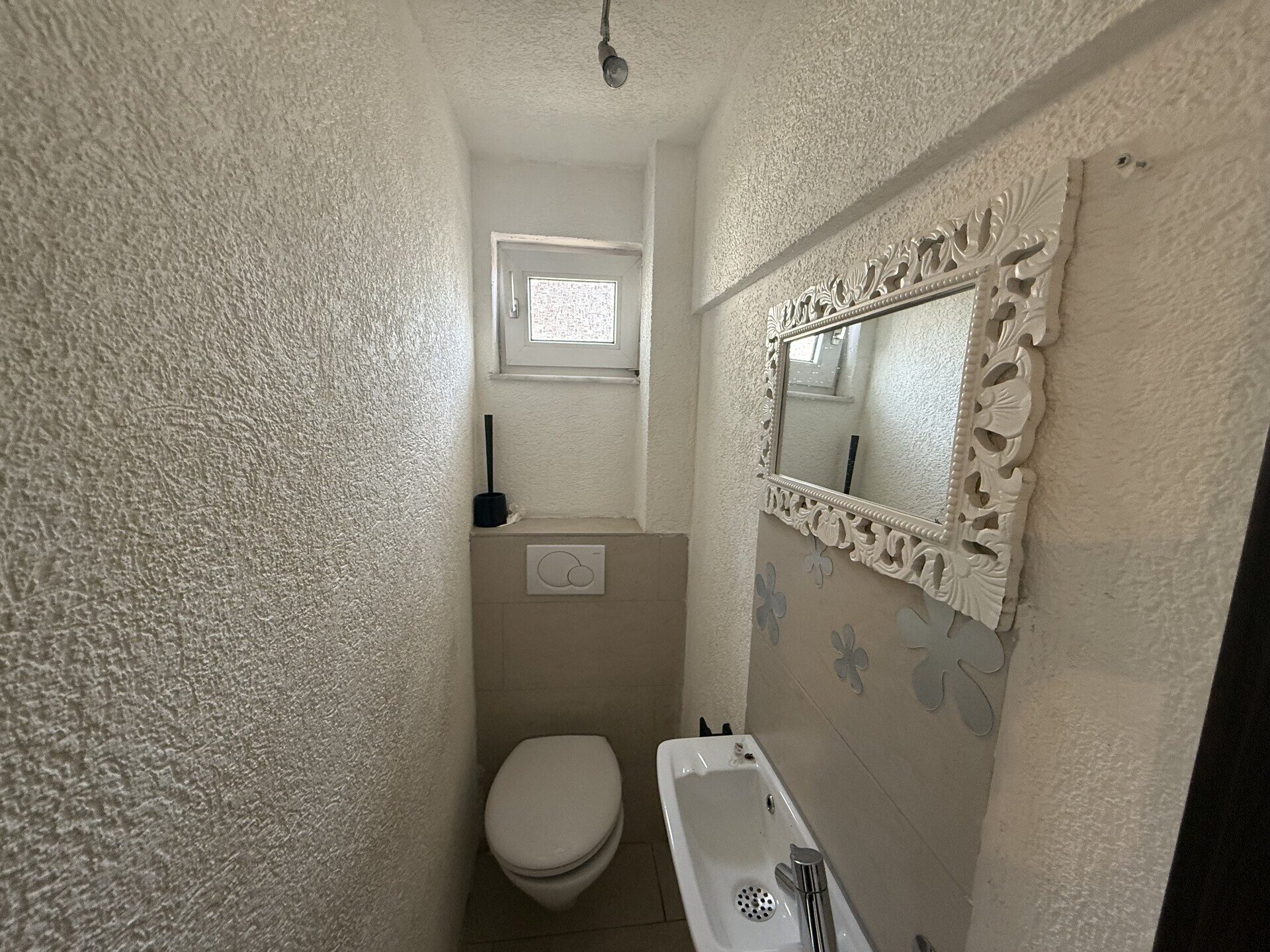 Immobilienangebot - Neuhausen auf den Fildern - Alle - Doppelhaushälfte mit Potenzial in zentraler Lage von Neuhausen - provisionsfrei!