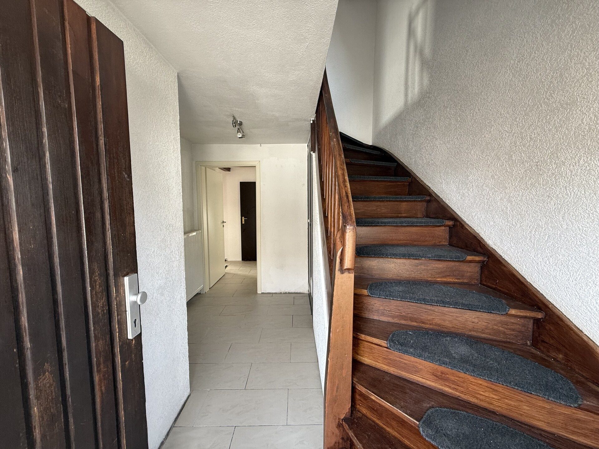 Immobilienangebot - Neuhausen auf den Fildern - Alle - Doppelhaushälfte mit Potenzial in zentraler Lage von Neuhausen - provisionsfrei!